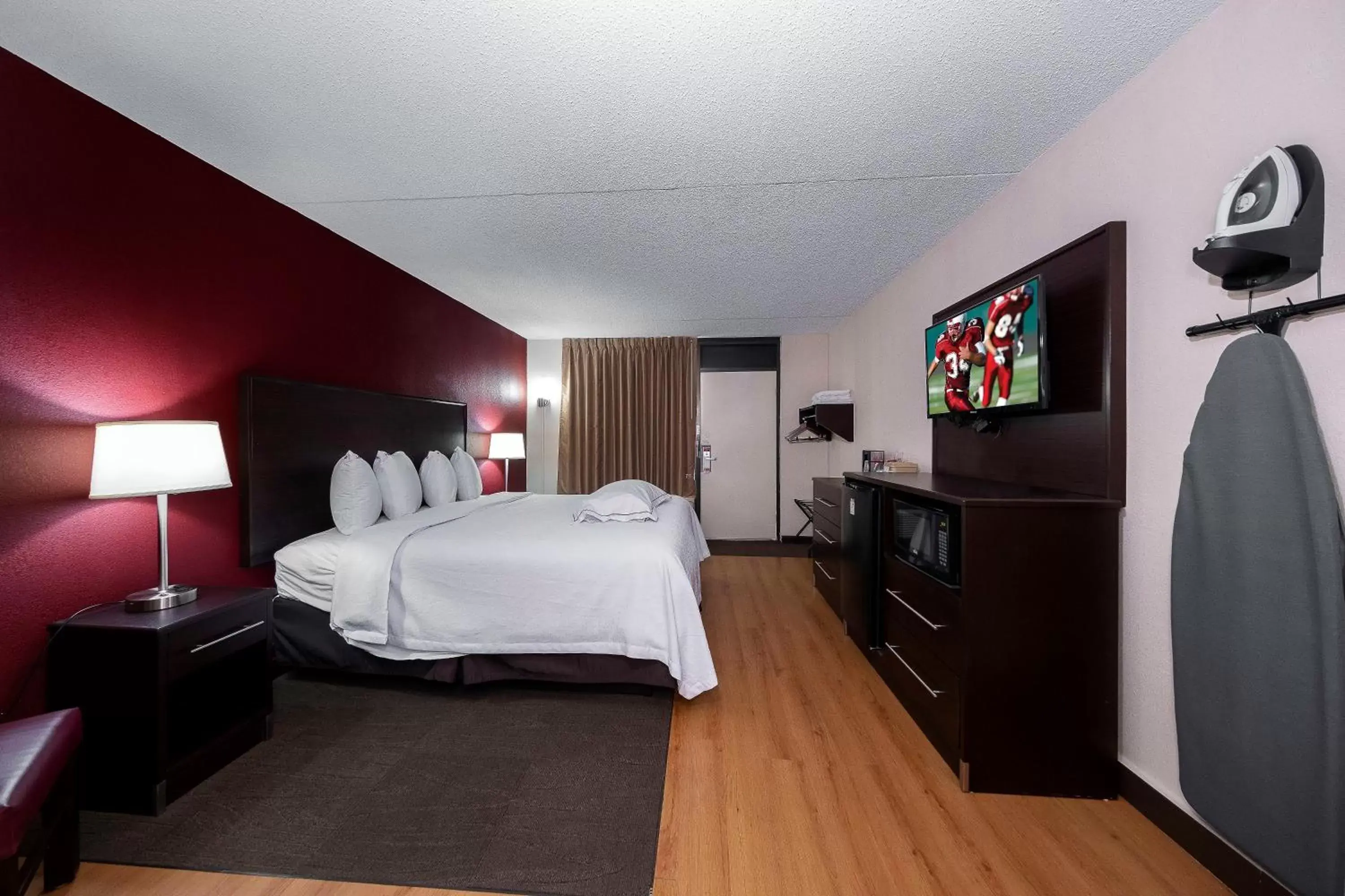 Photo of the whole room in Red Roof Inn PLUS+ Huntsville – Madison