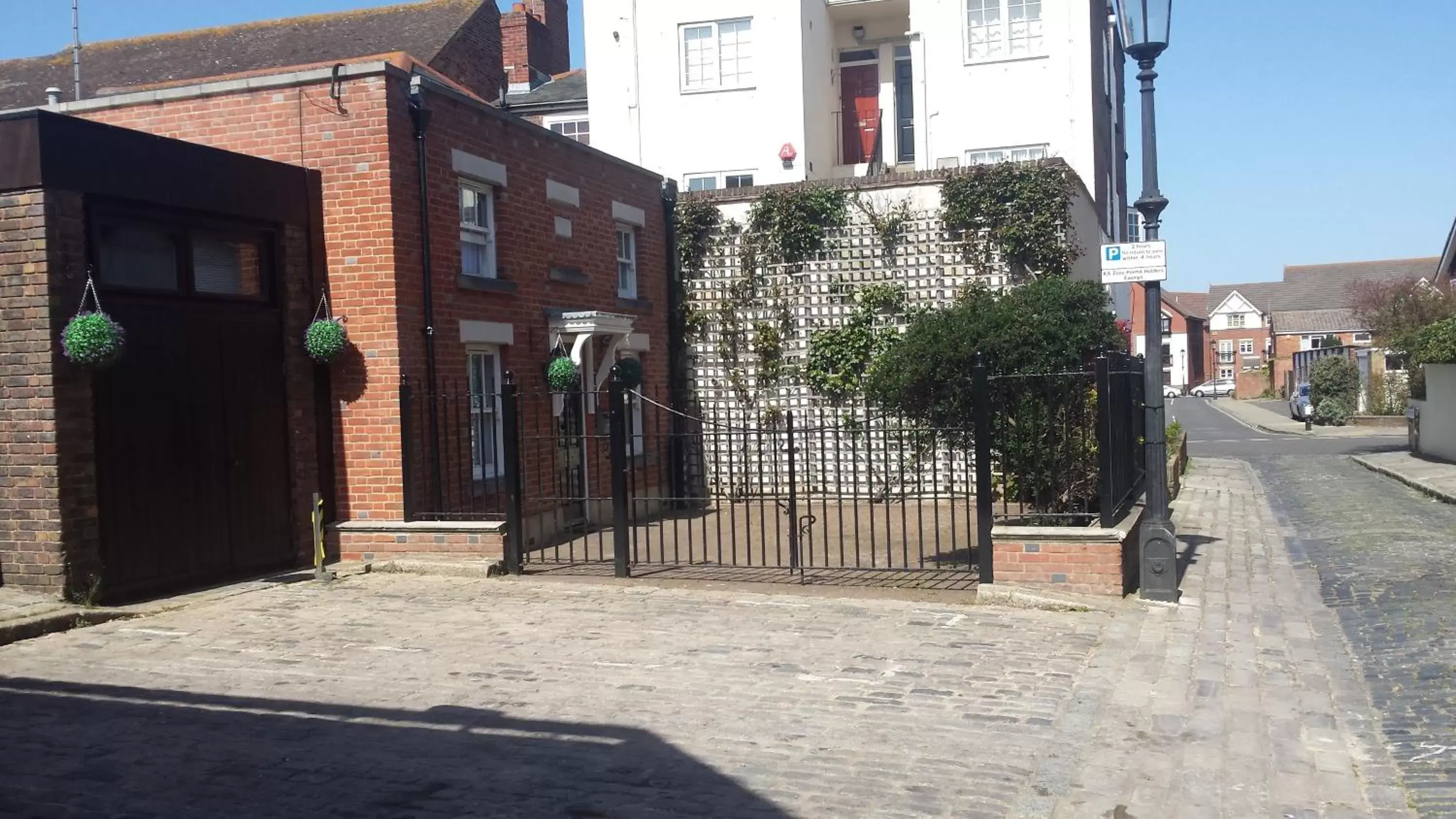 Facade/entrance, Property Building in Duke of Buckingham