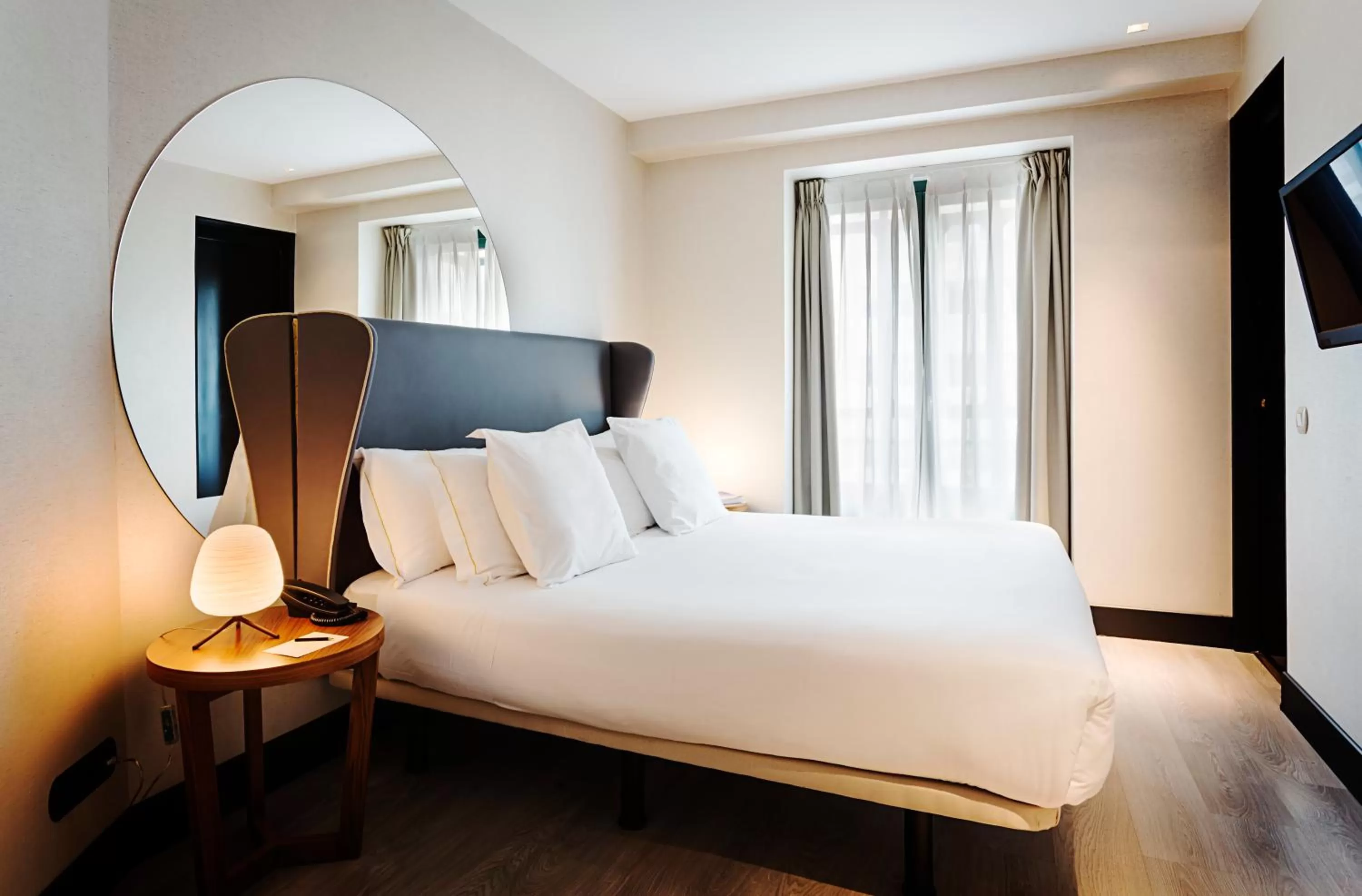 Bed in One Shot Luchana