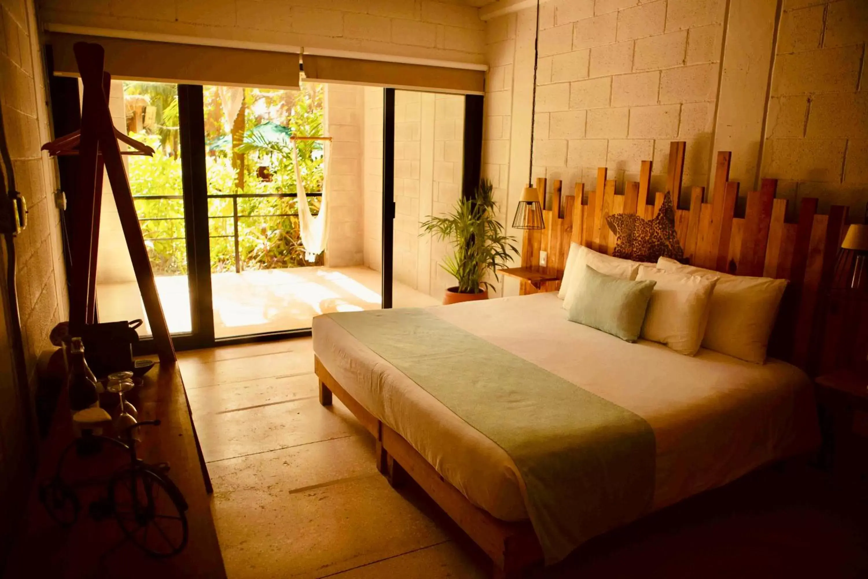 Bedroom, Bed in Nomads Hotel, Hostel & Beachclub