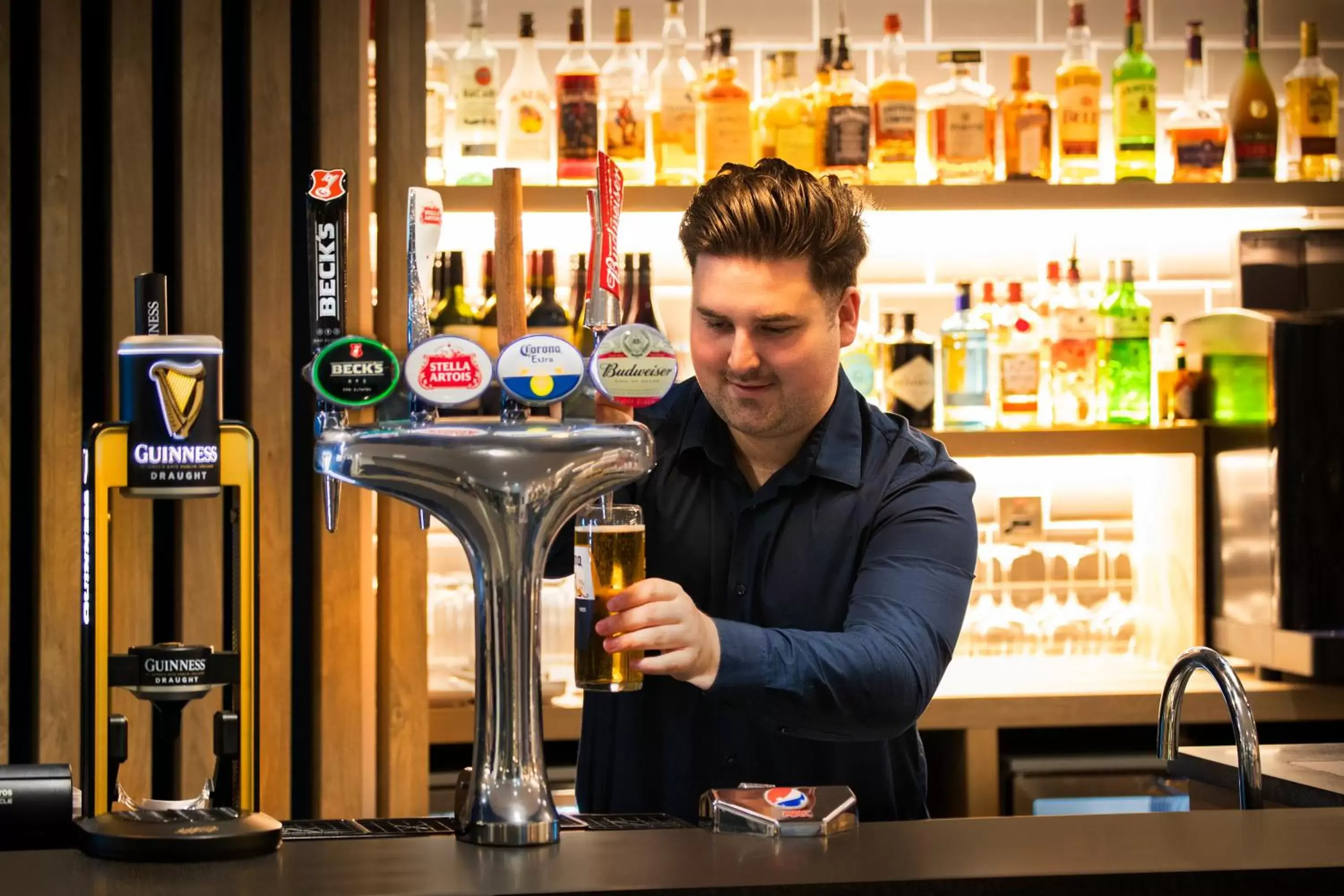 Lounge or bar in Holiday Inn Express Cambridge West - Cambourne, an IHG Hotel