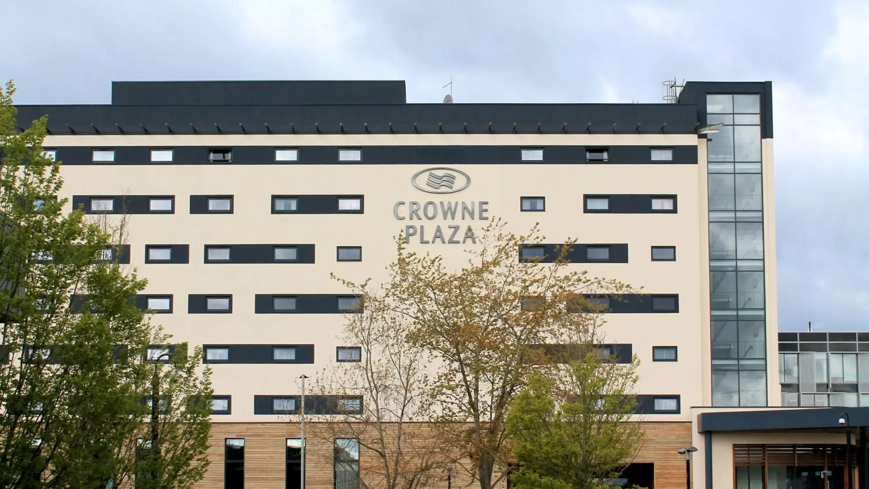Property building in Crowne Plaza Reading East