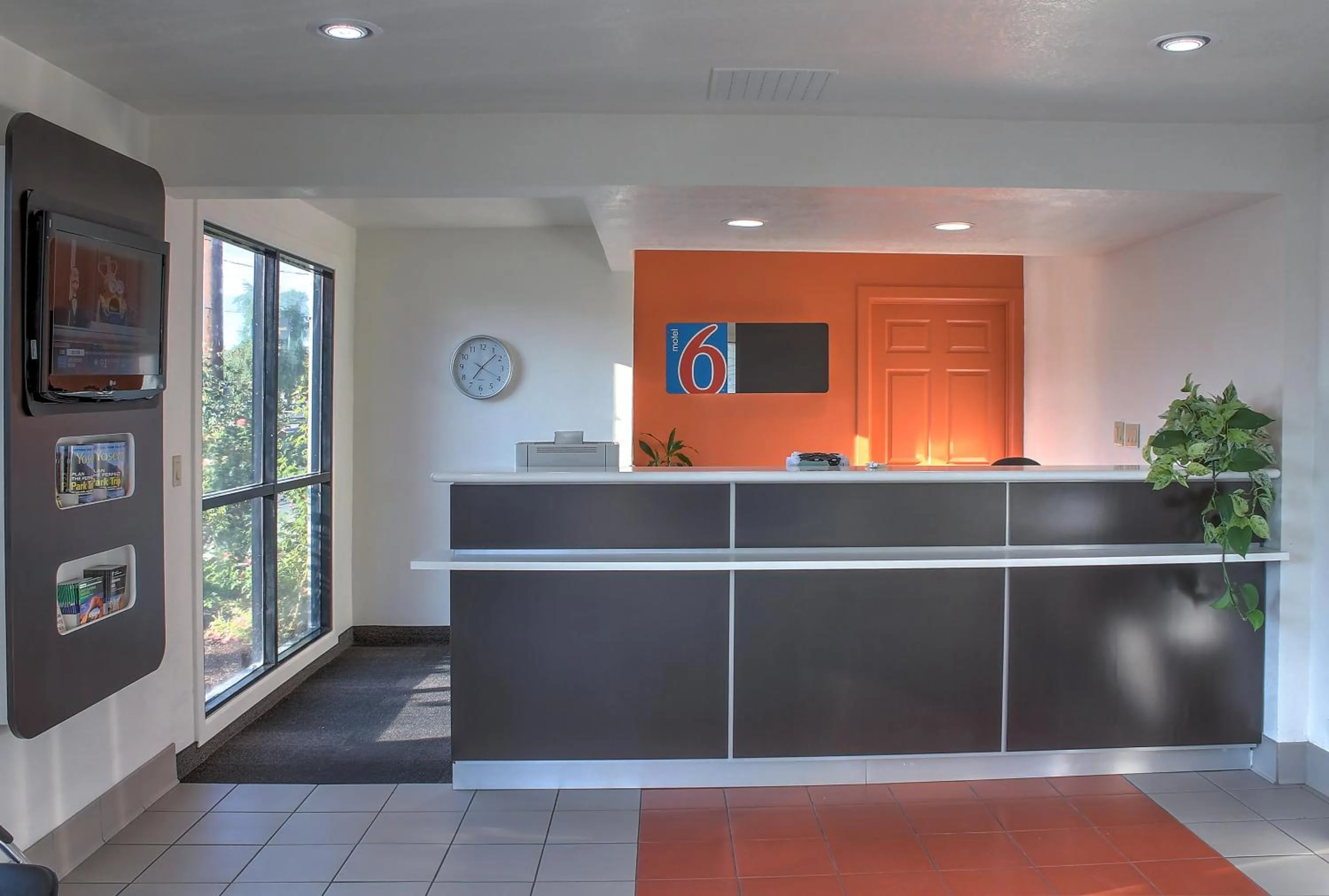 Lobby or reception in Motel 6-Bishop, CA