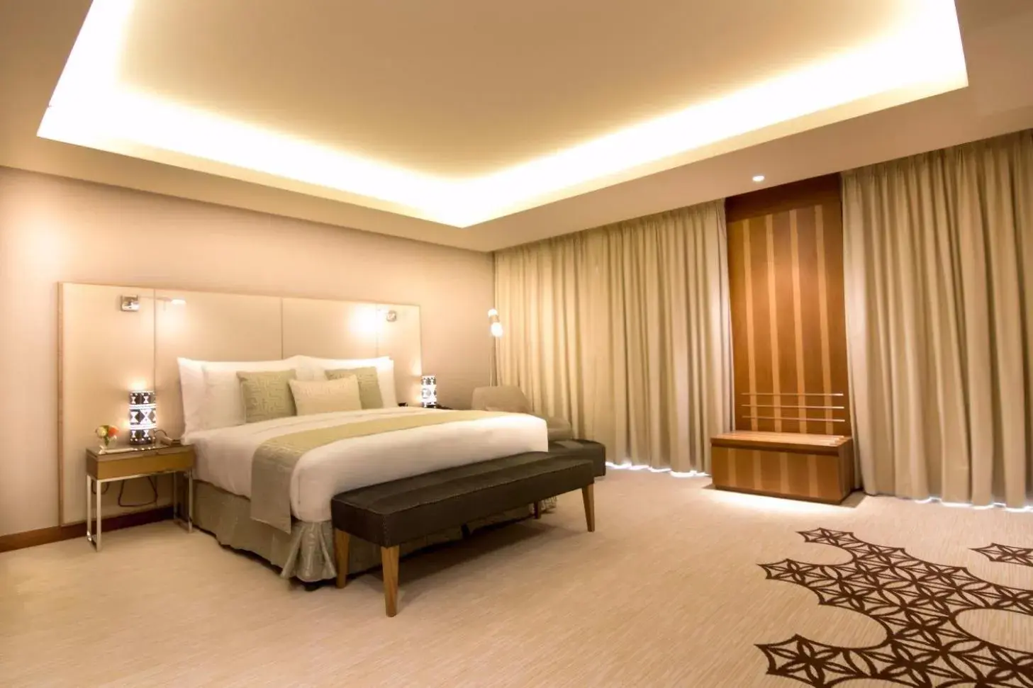 Bedroom, Bed in Grand Millennium Muscat