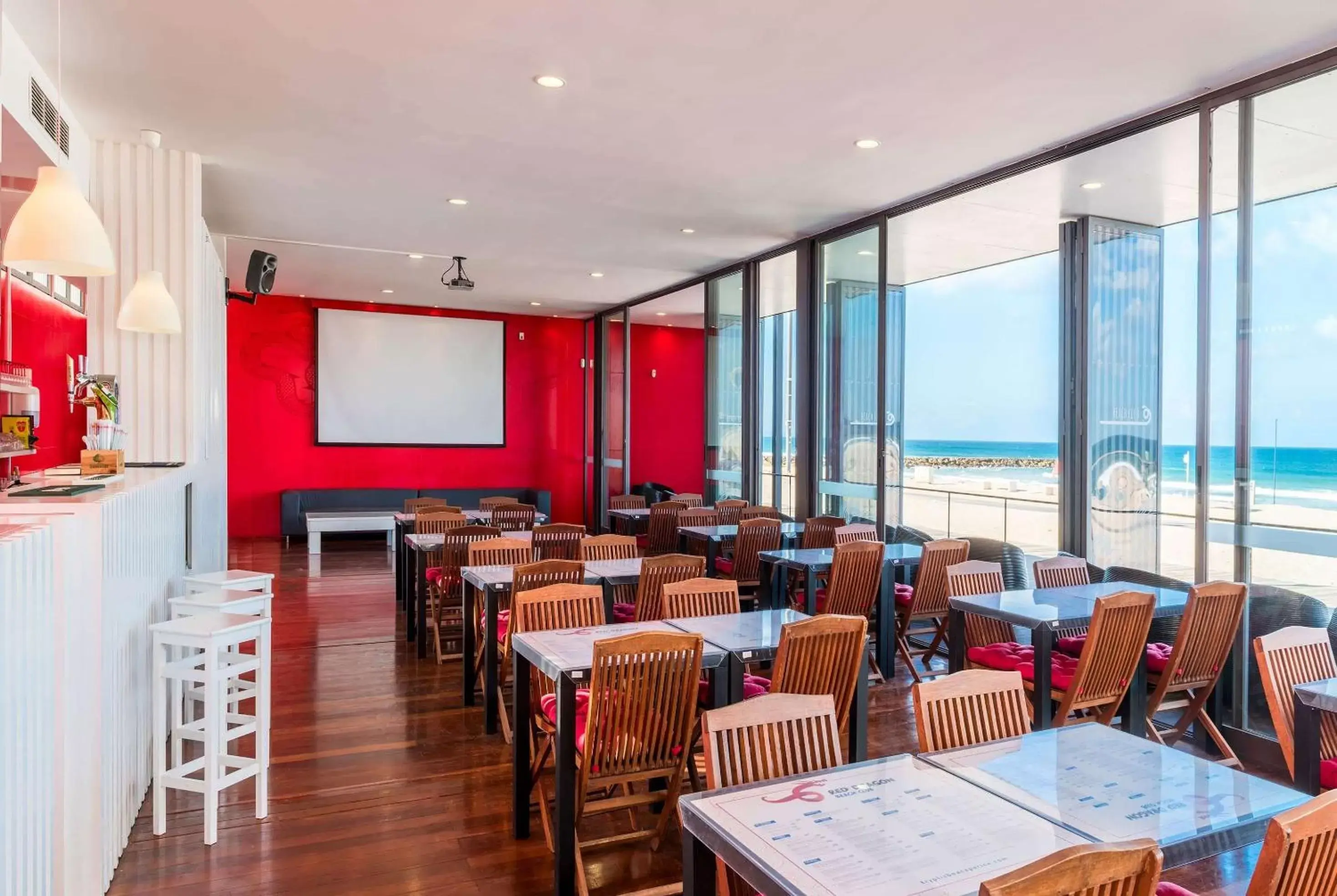 Restaurant/places to eat in TRYP by Wyndham Lisboa Caparica Mar
