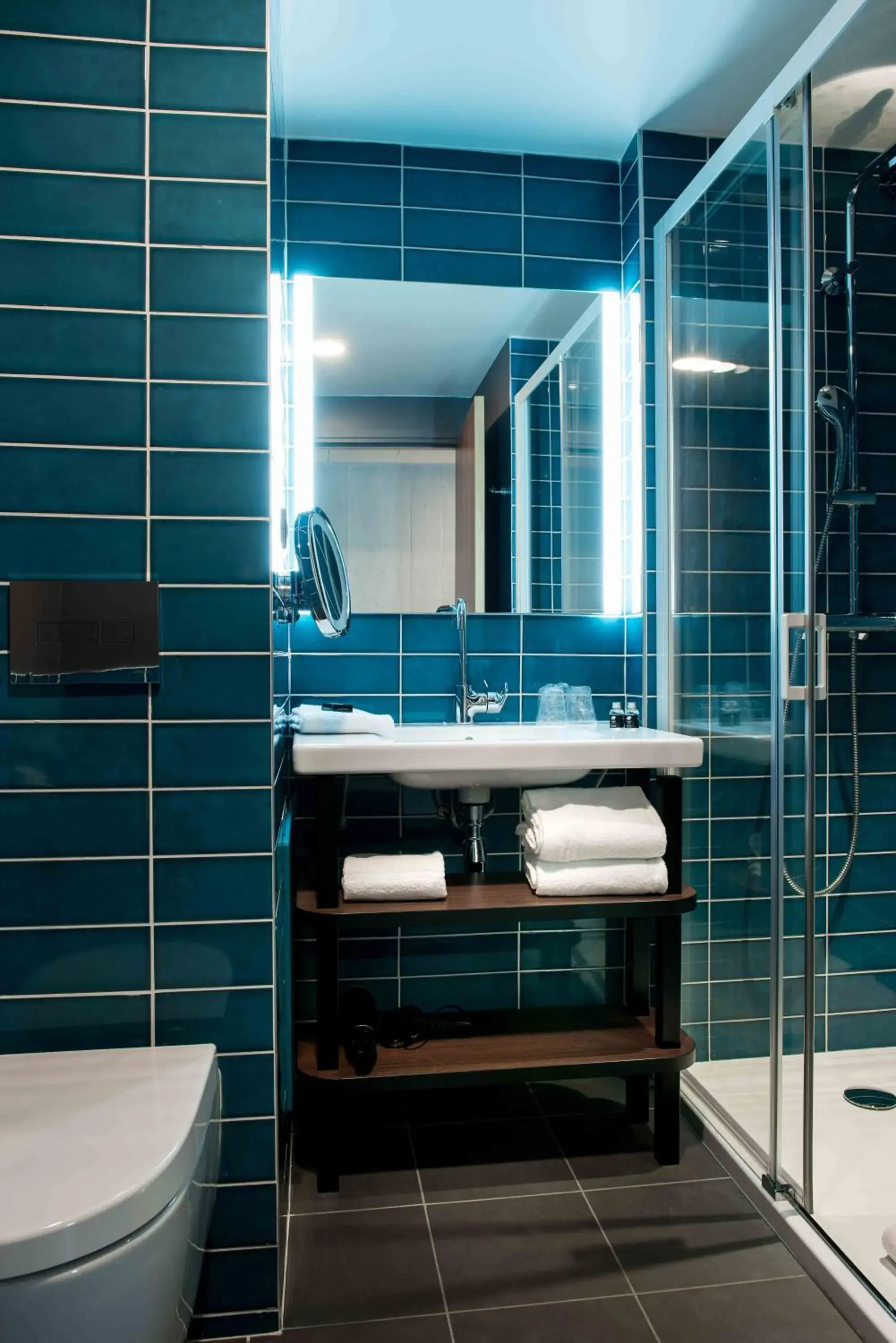 Shower, Bathroom in KOPSTER Hotel Lyon Groupama Stadium