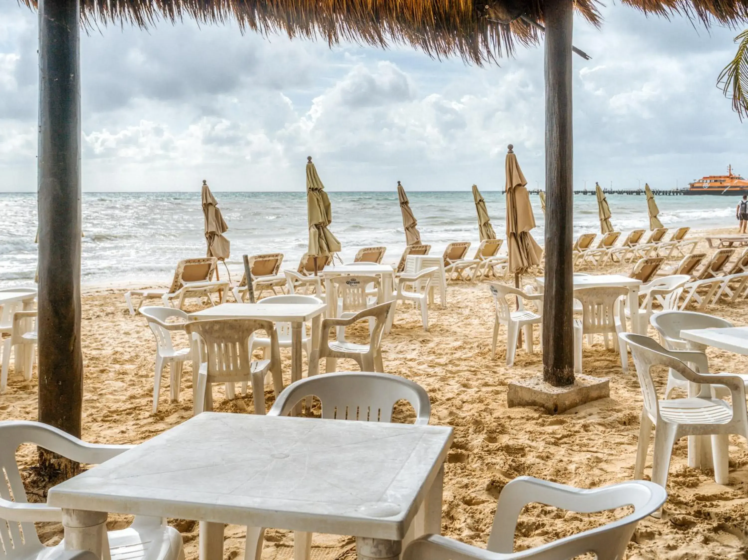 Beach, Restaurant/Places to Eat in Capital O Mimi Del Mar, Playa del Carmen