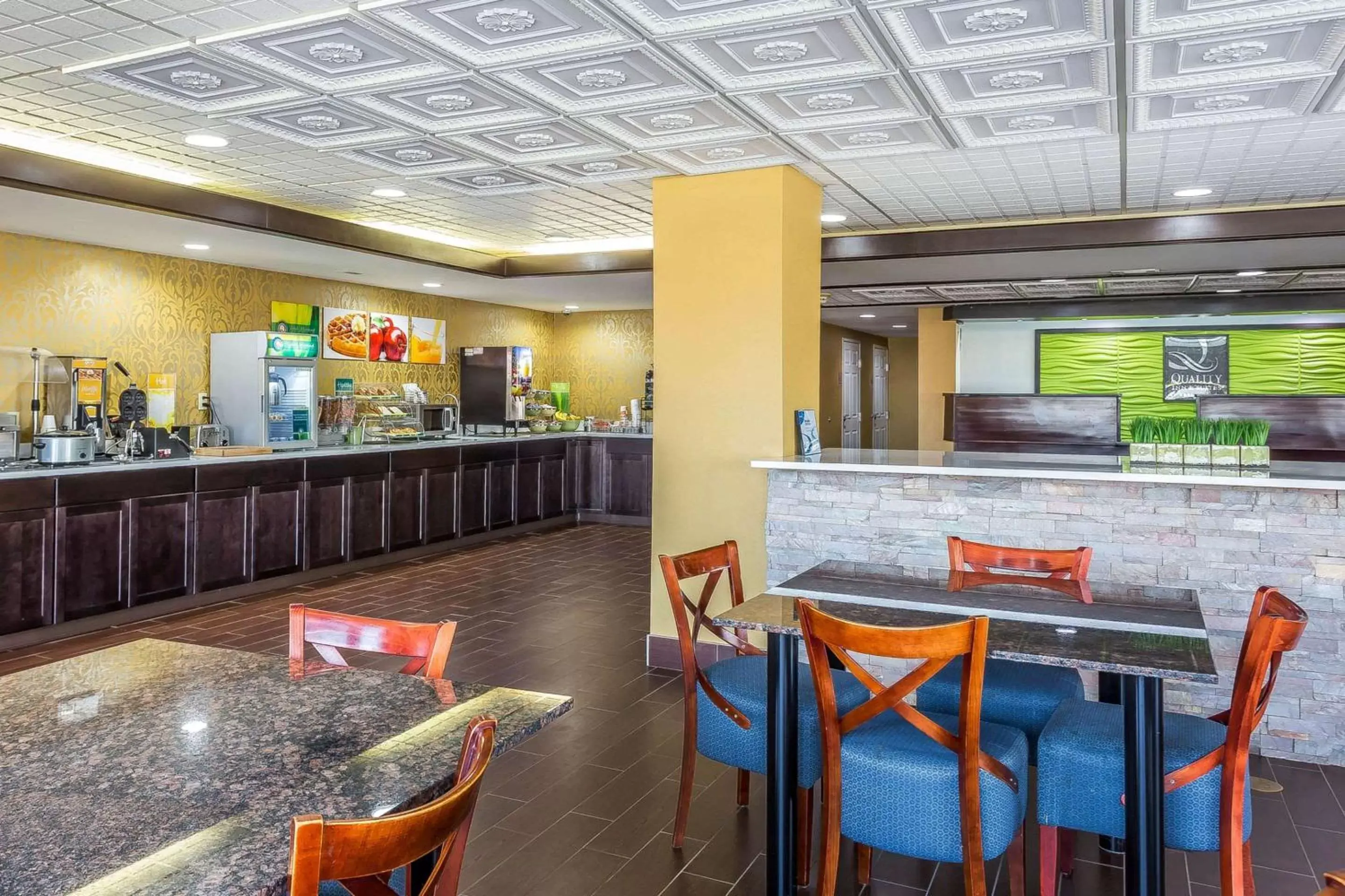 Restaurant/Places to Eat in Quality Inn & Suites near Robins Air Force Base