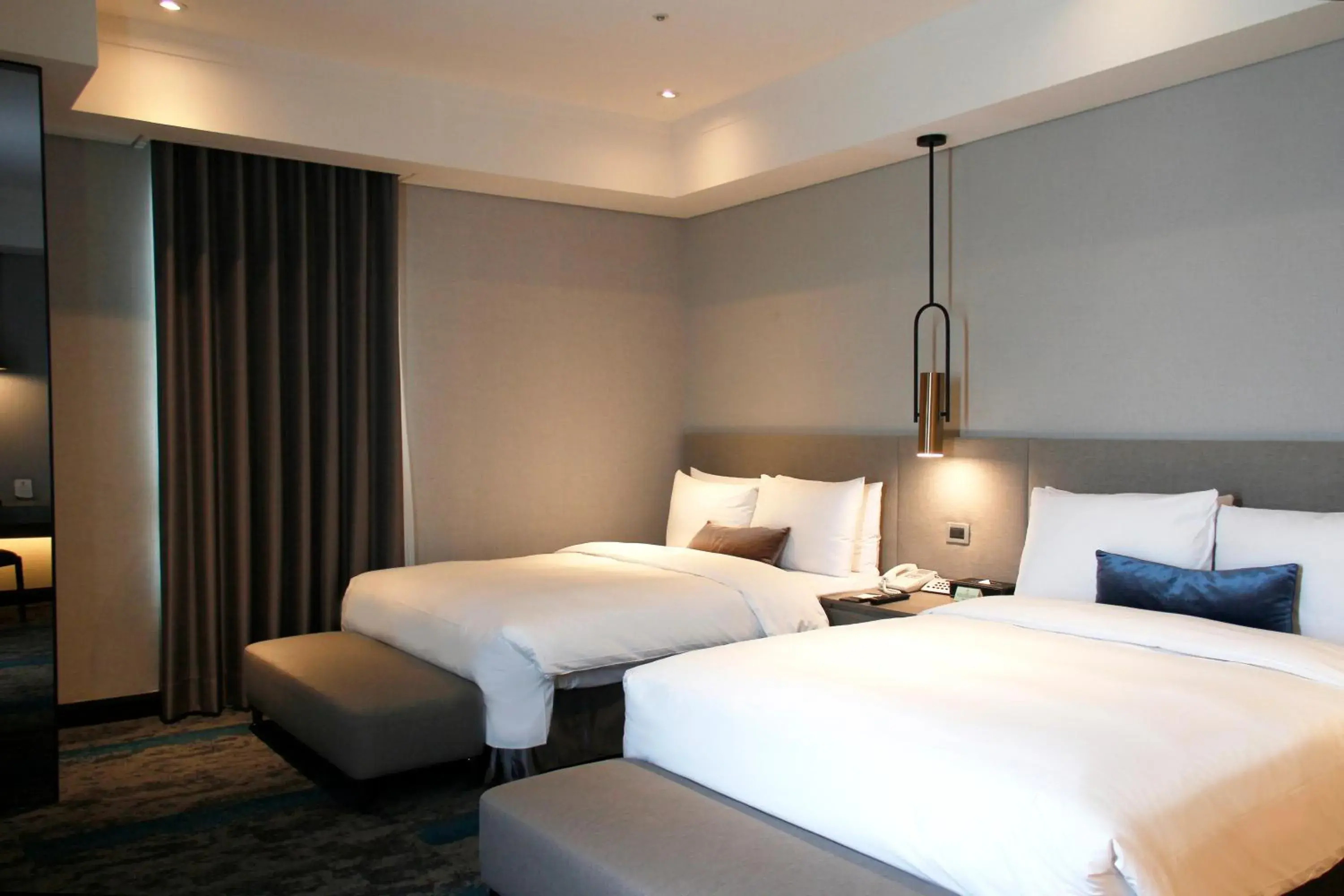 Photo of the whole room, Bed in Queena Plaza Hotel