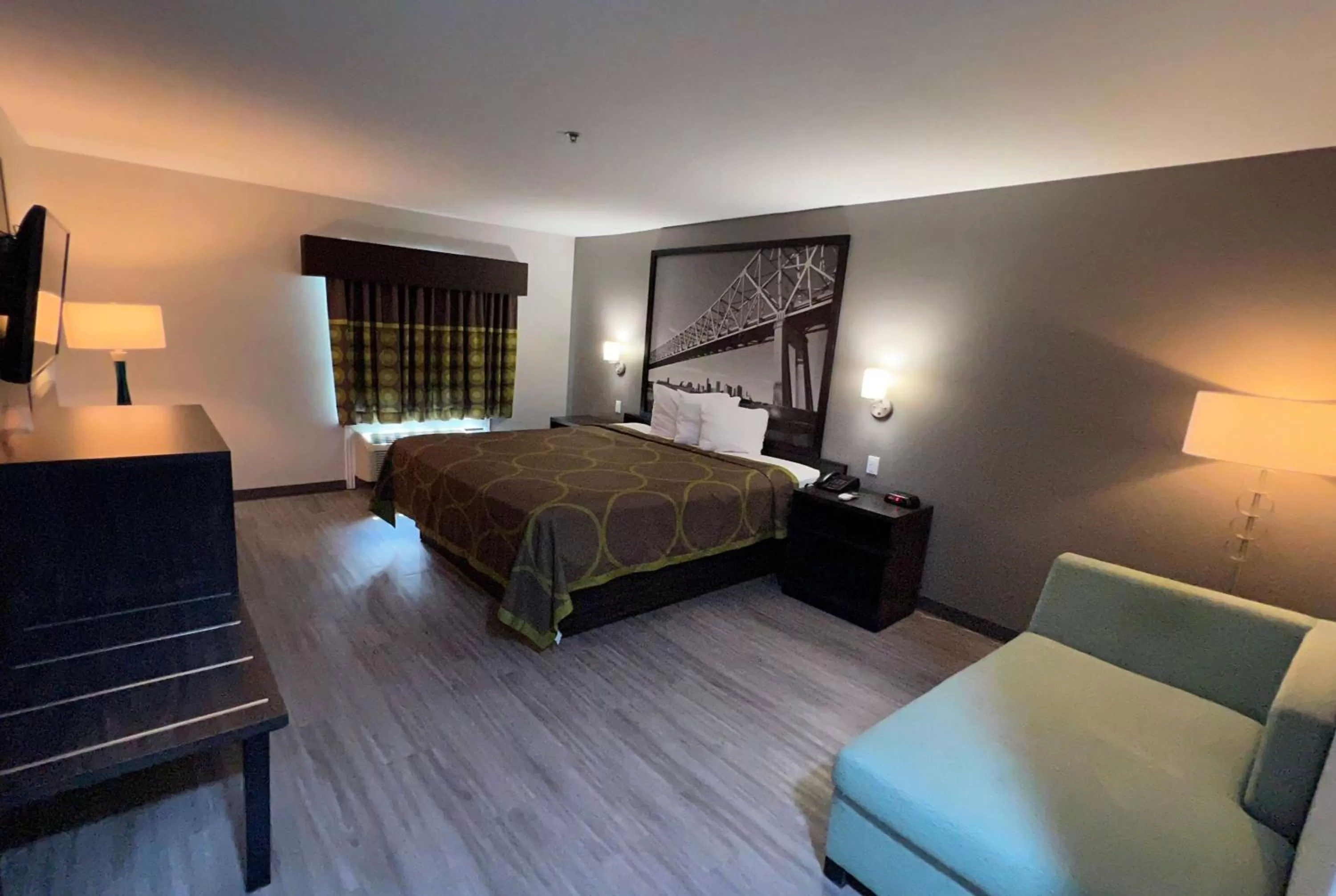 Photo of the whole room, Bed in Super 8 by Wyndham Lake Charles/Sulphur