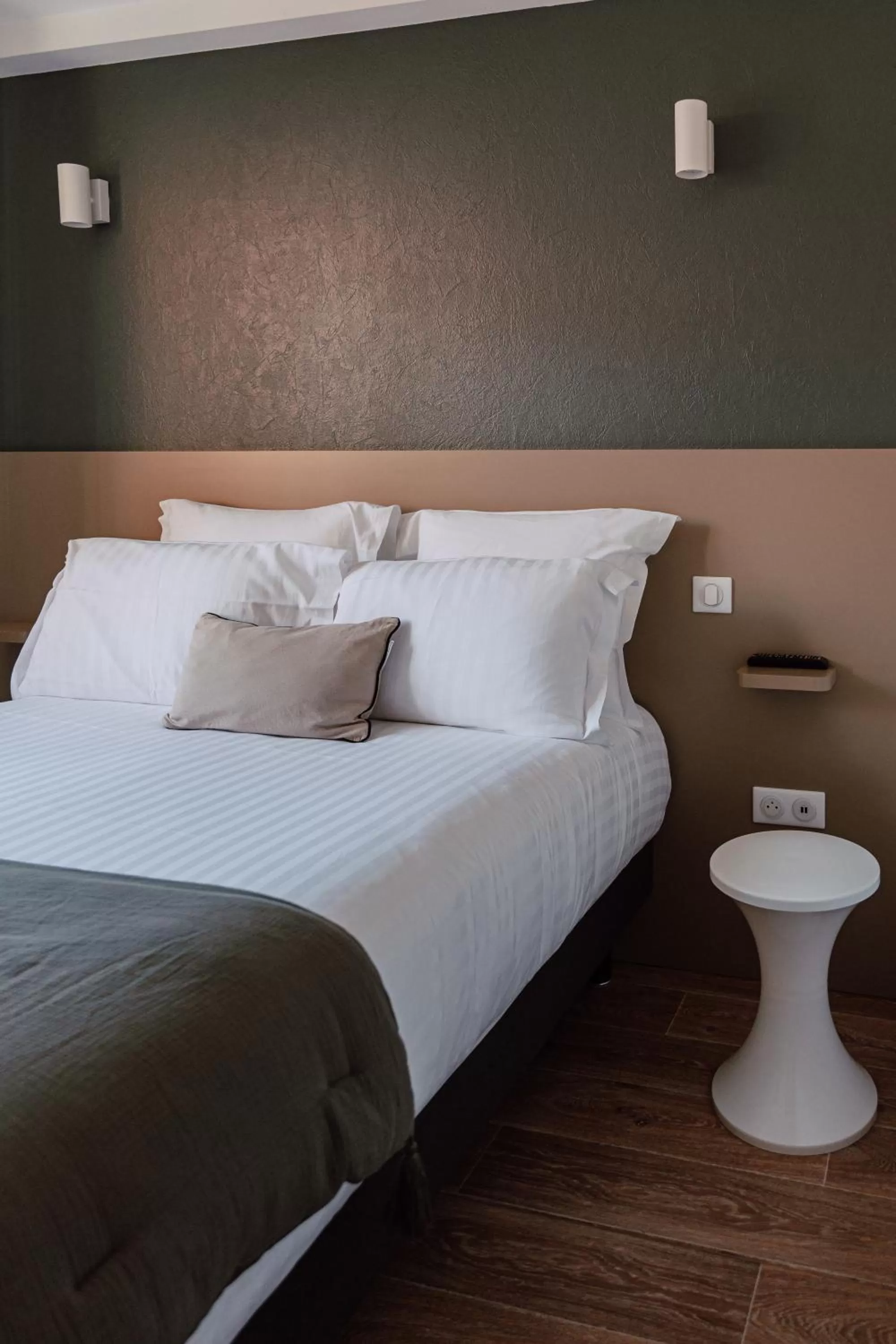 Bed in Mage hôtels - Hôtel la grenette - Brasserie Bonté Divine