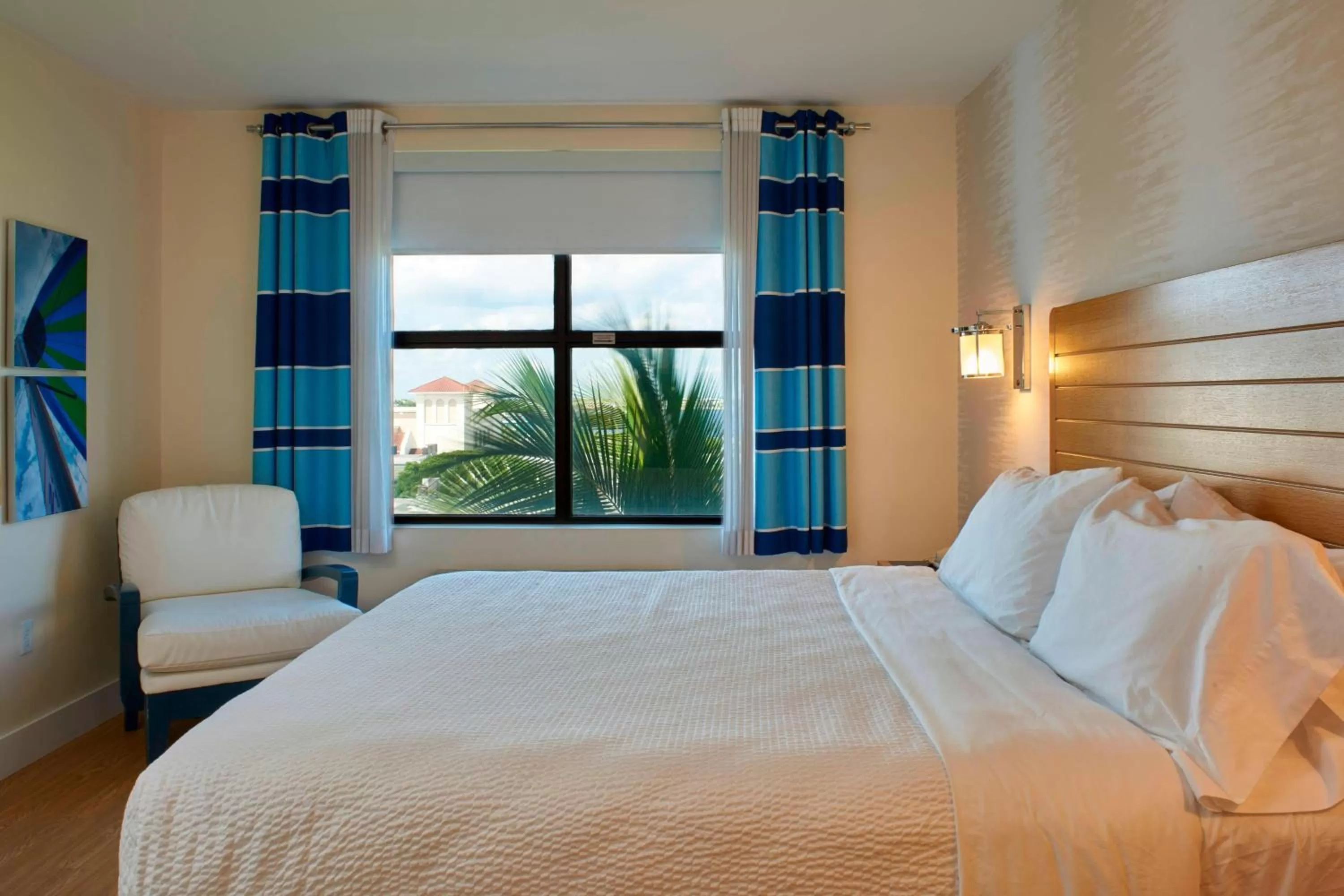 Bedroom, Bed in Four Points by Sheraton Punta Gorda Harborside