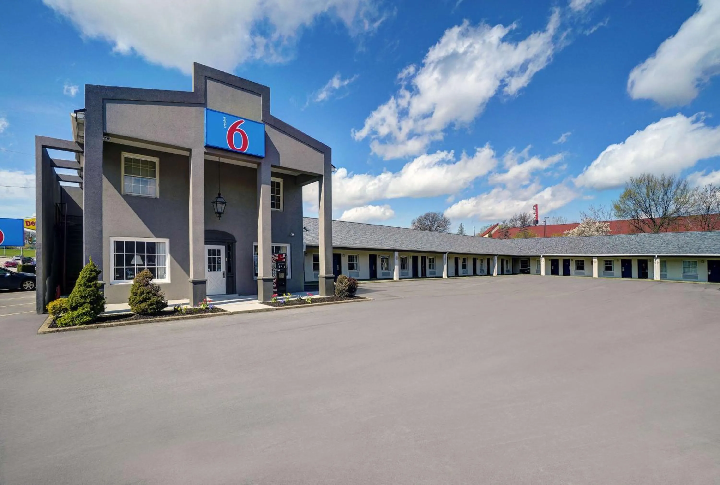 Property building in Motel 6 Washington, PA