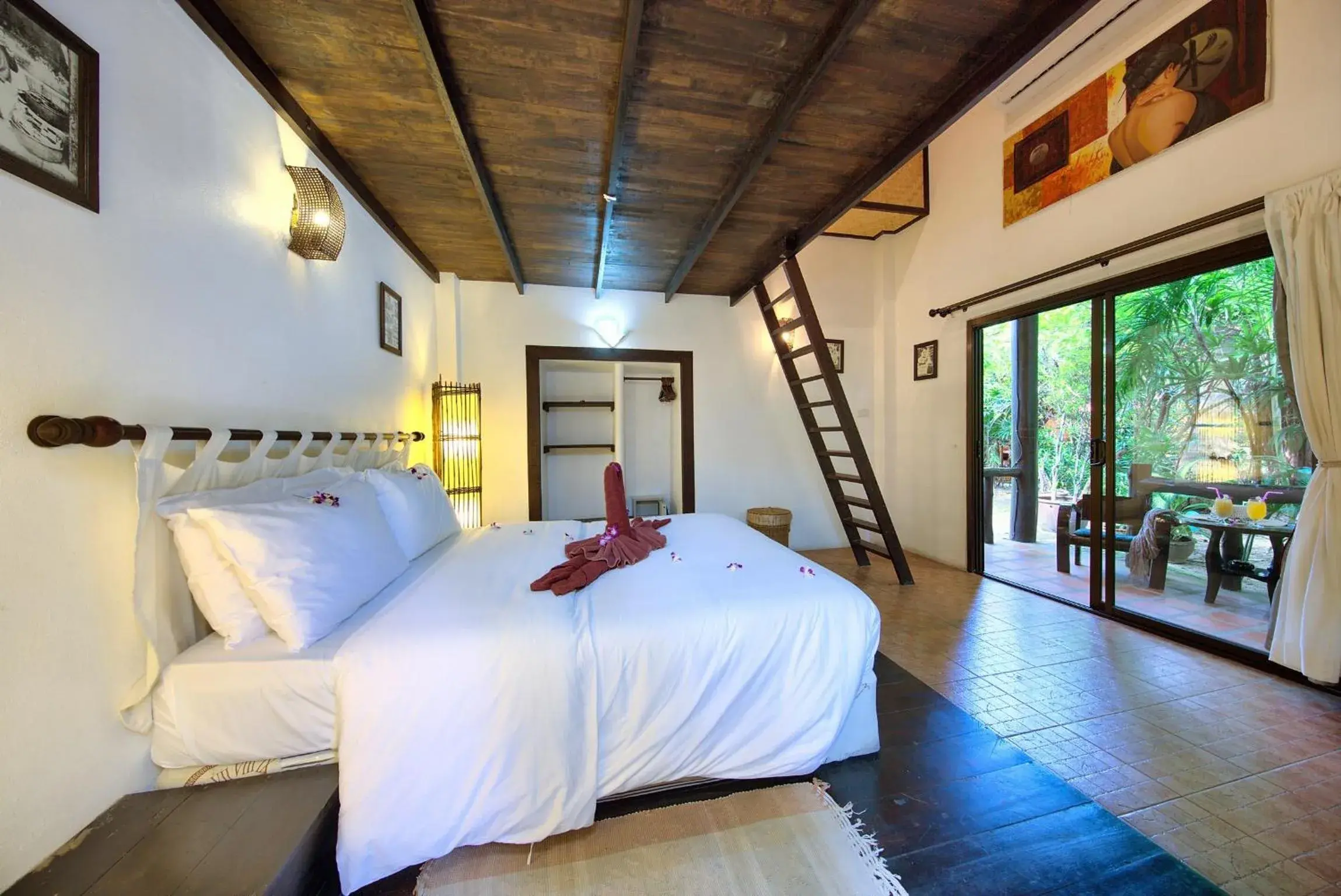 Photo of the whole room in Eden Bungalows Fisherman's village