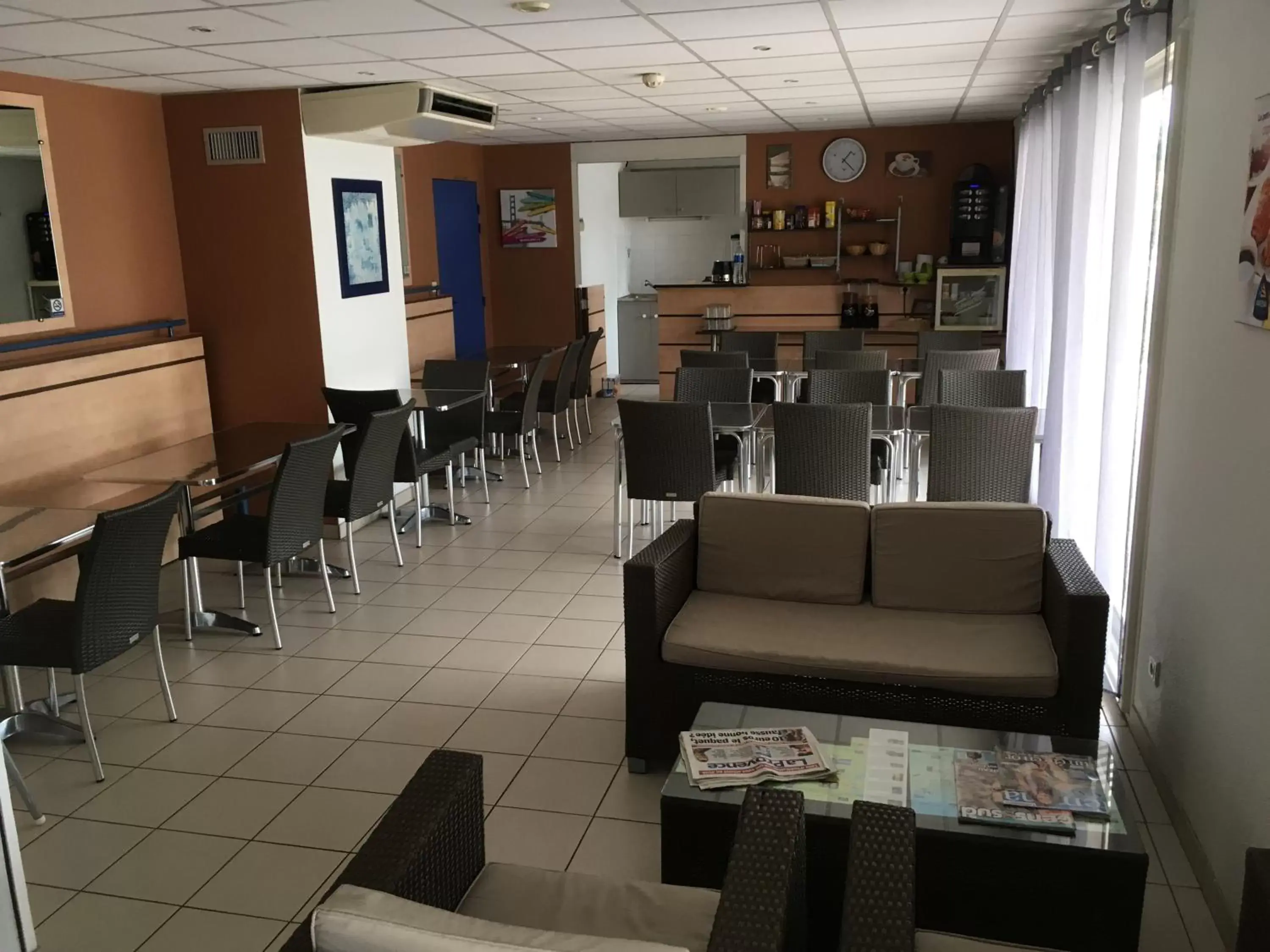 Restaurant/Places to Eat in Akena City Chateaurenard