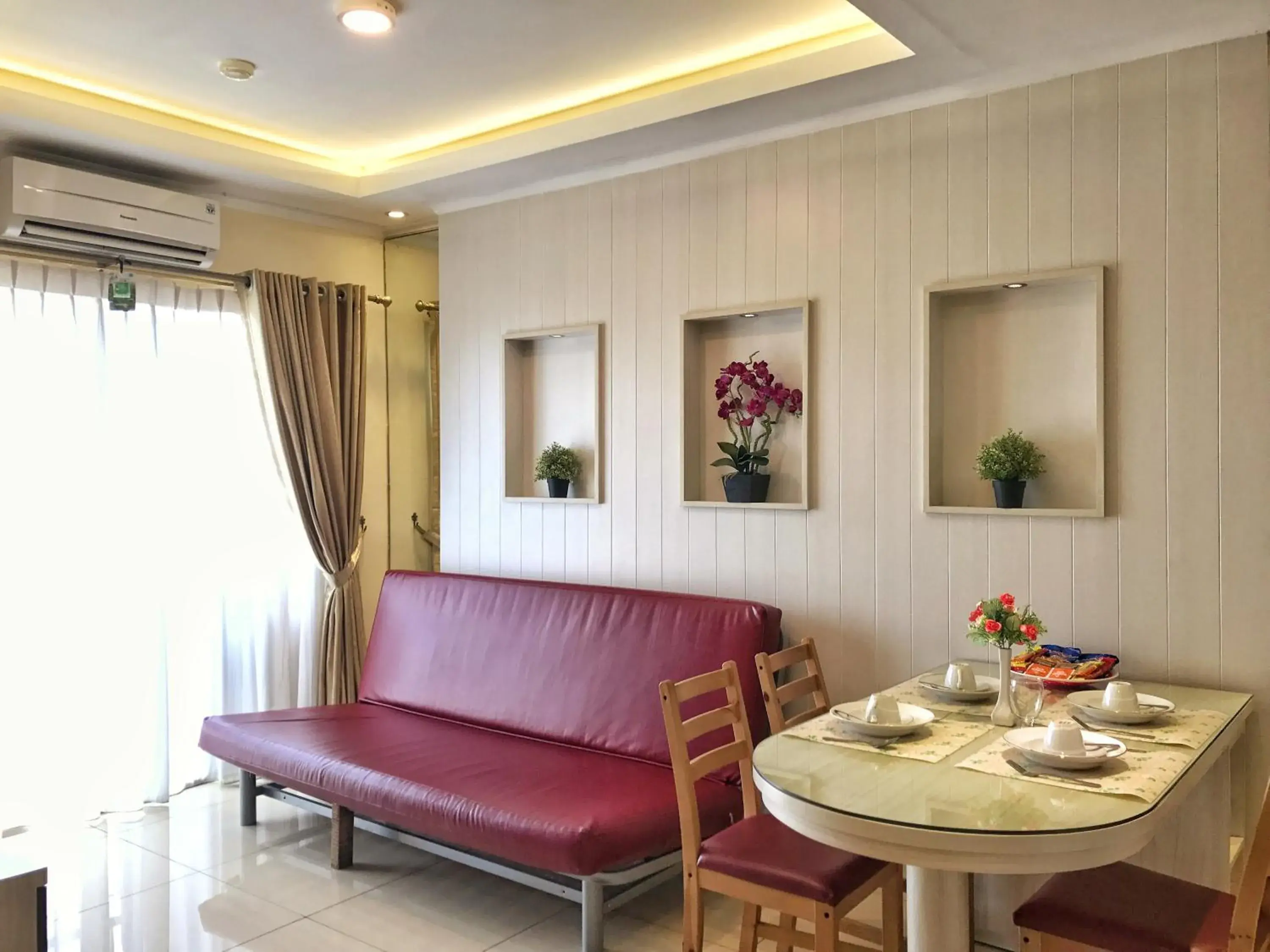 Living room, Seating Area in Ravarine Suite Apartment