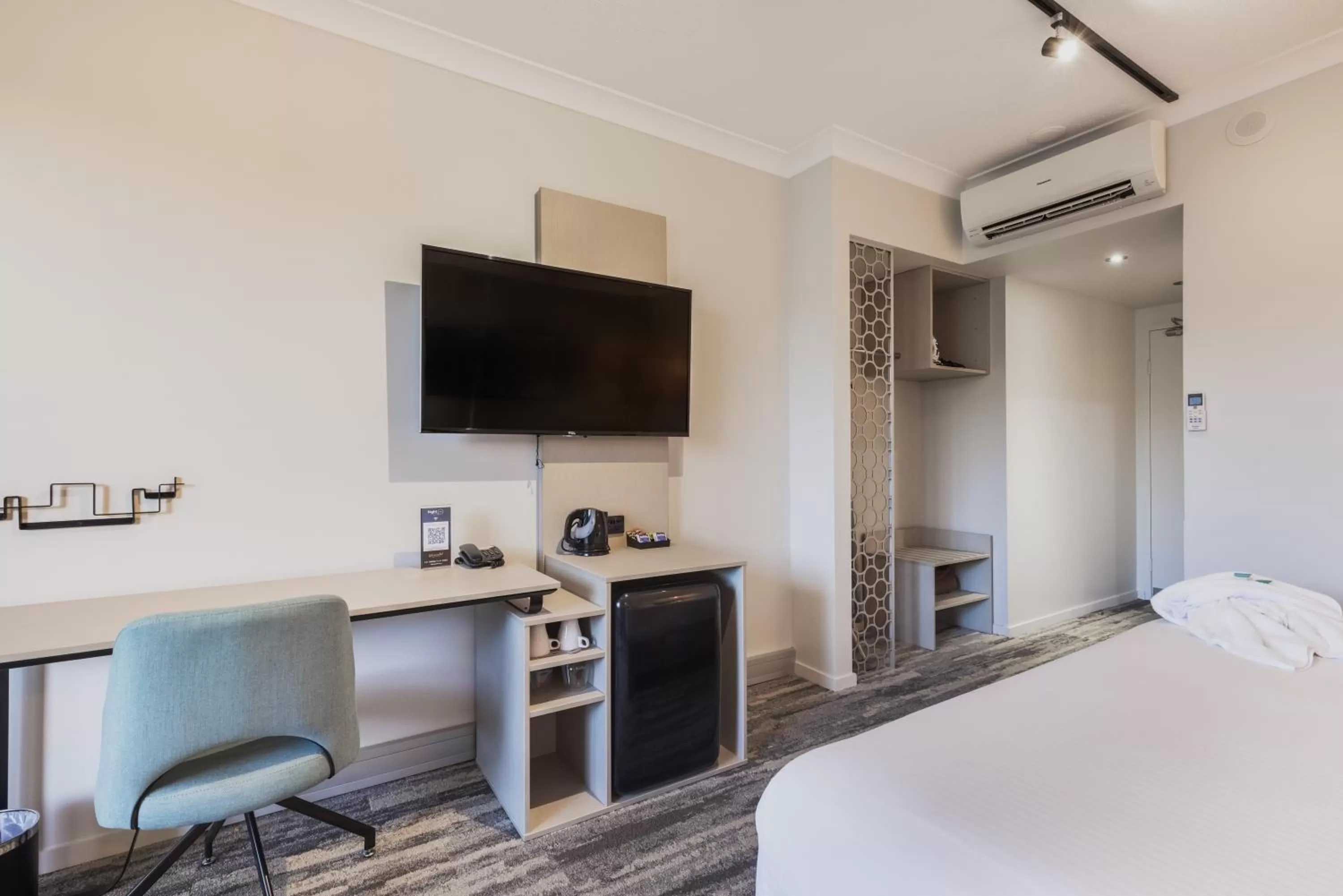 Coffee/tea facilities, Bed in Nightelier Mermaid Waters