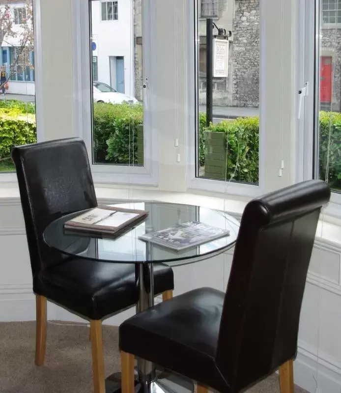 Dining area, Seating Area in The Bath House Boutique B&B - IN-ROOM Breakfast - FREE parking