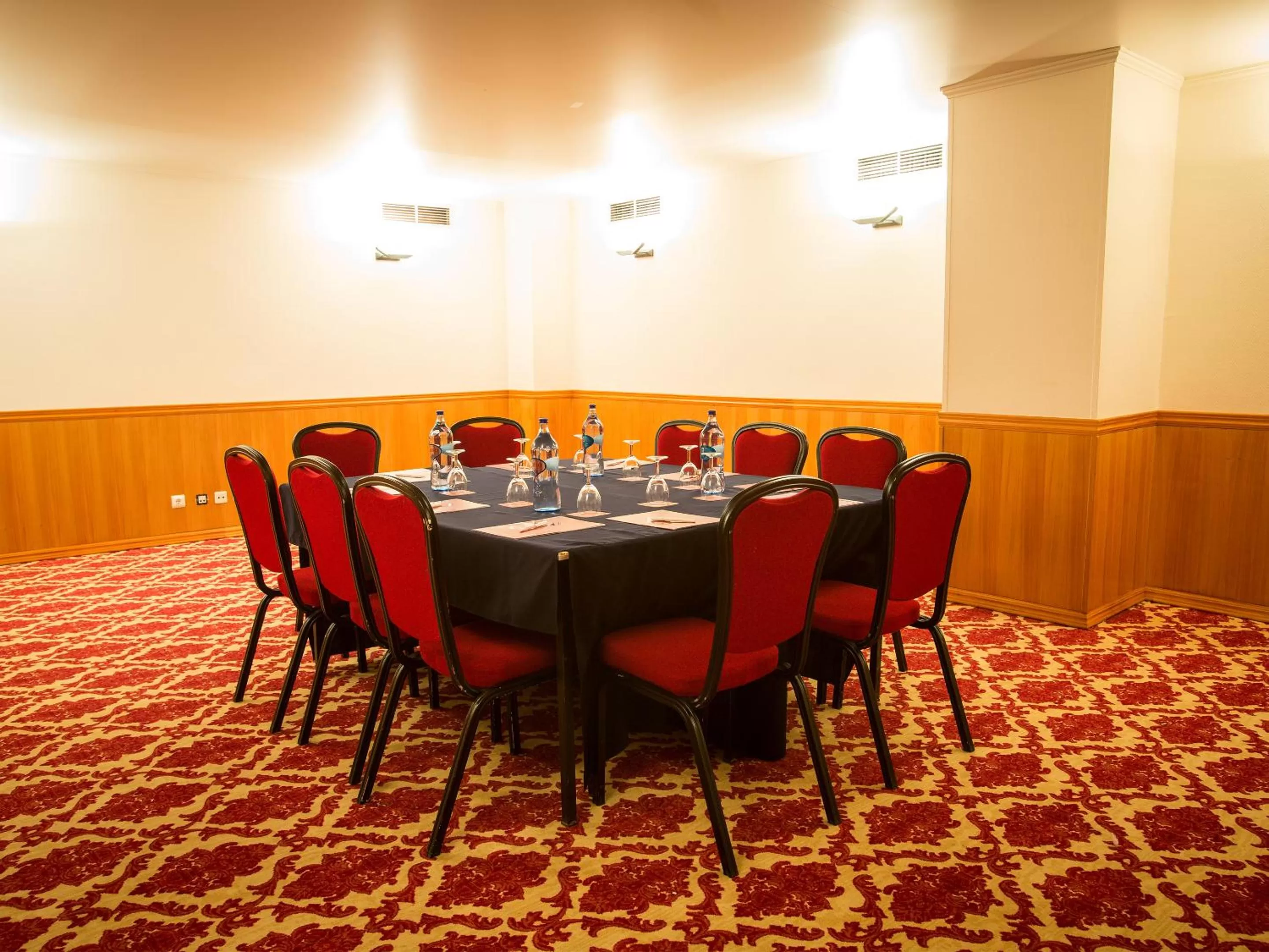 Business facilities in Dom Pedro Marina