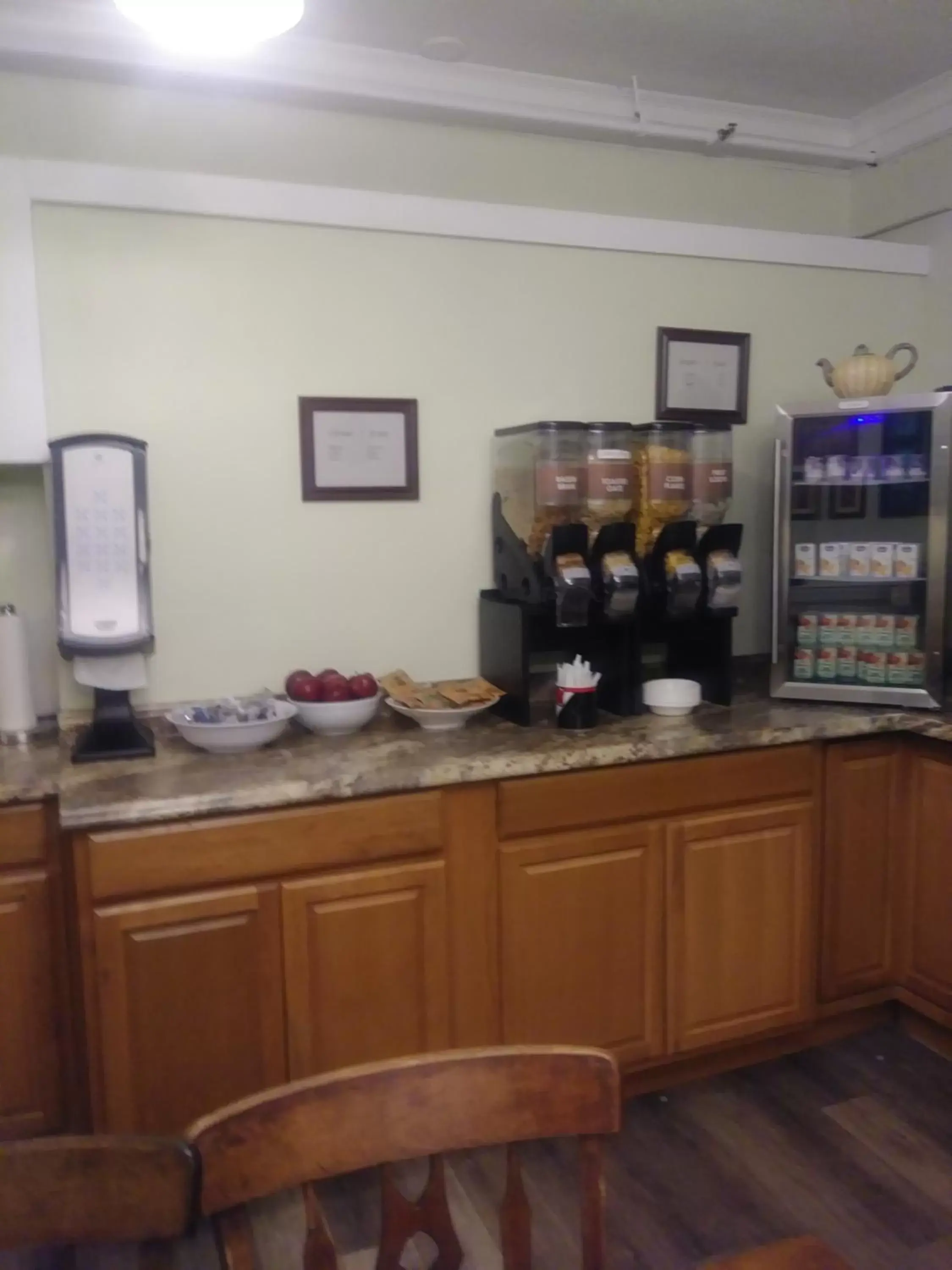 Coffee/tea facilities in Thayers Inn