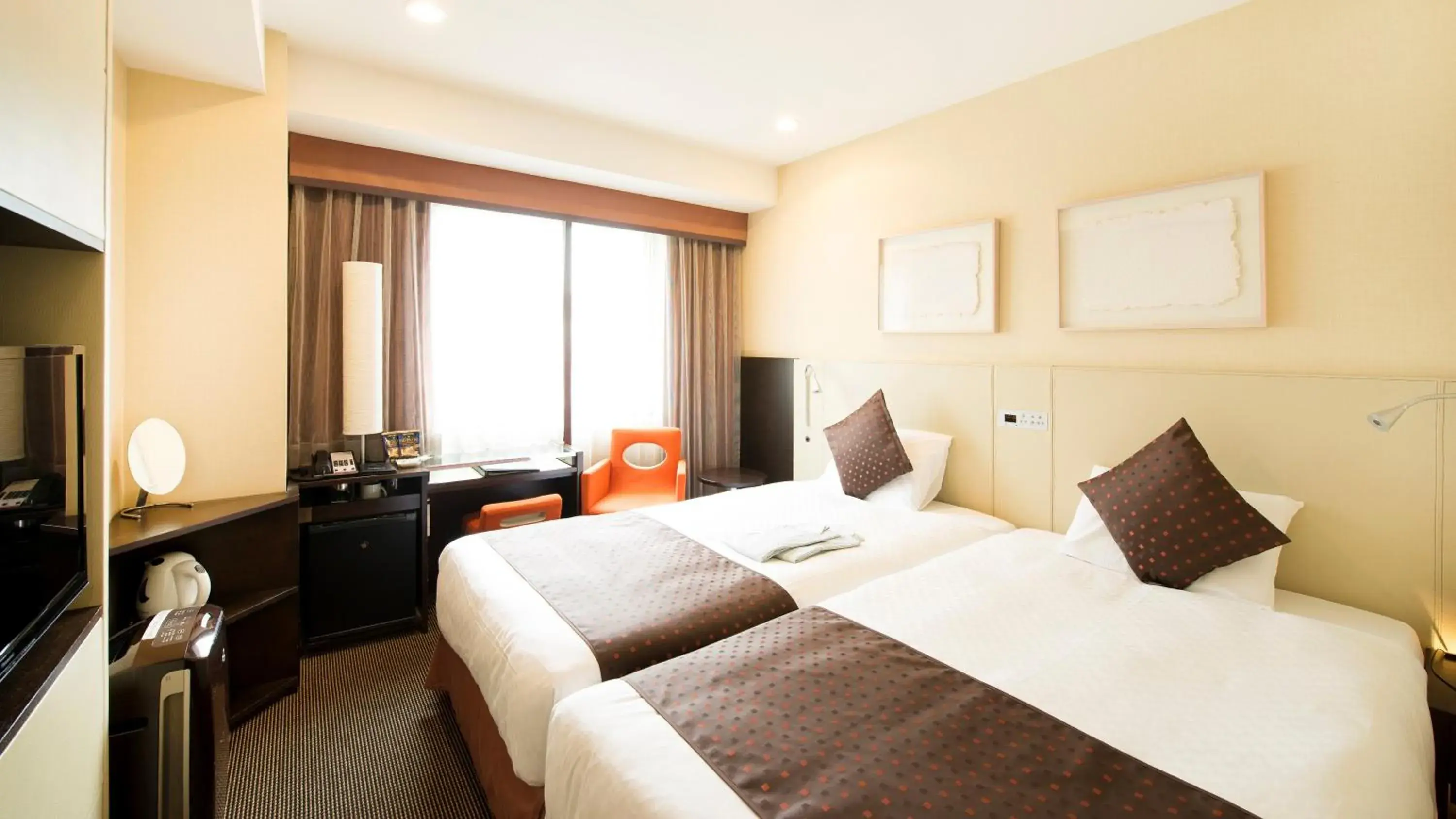 Photo of the whole room, Bed in Hotel JAL City Kannai Yokohama