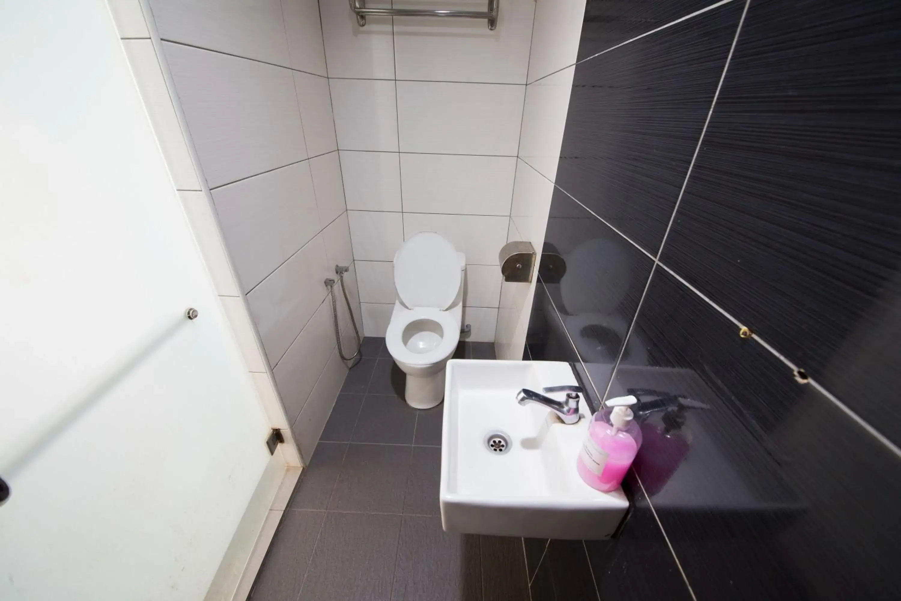 Bathroom in Golden Pearl Hotel