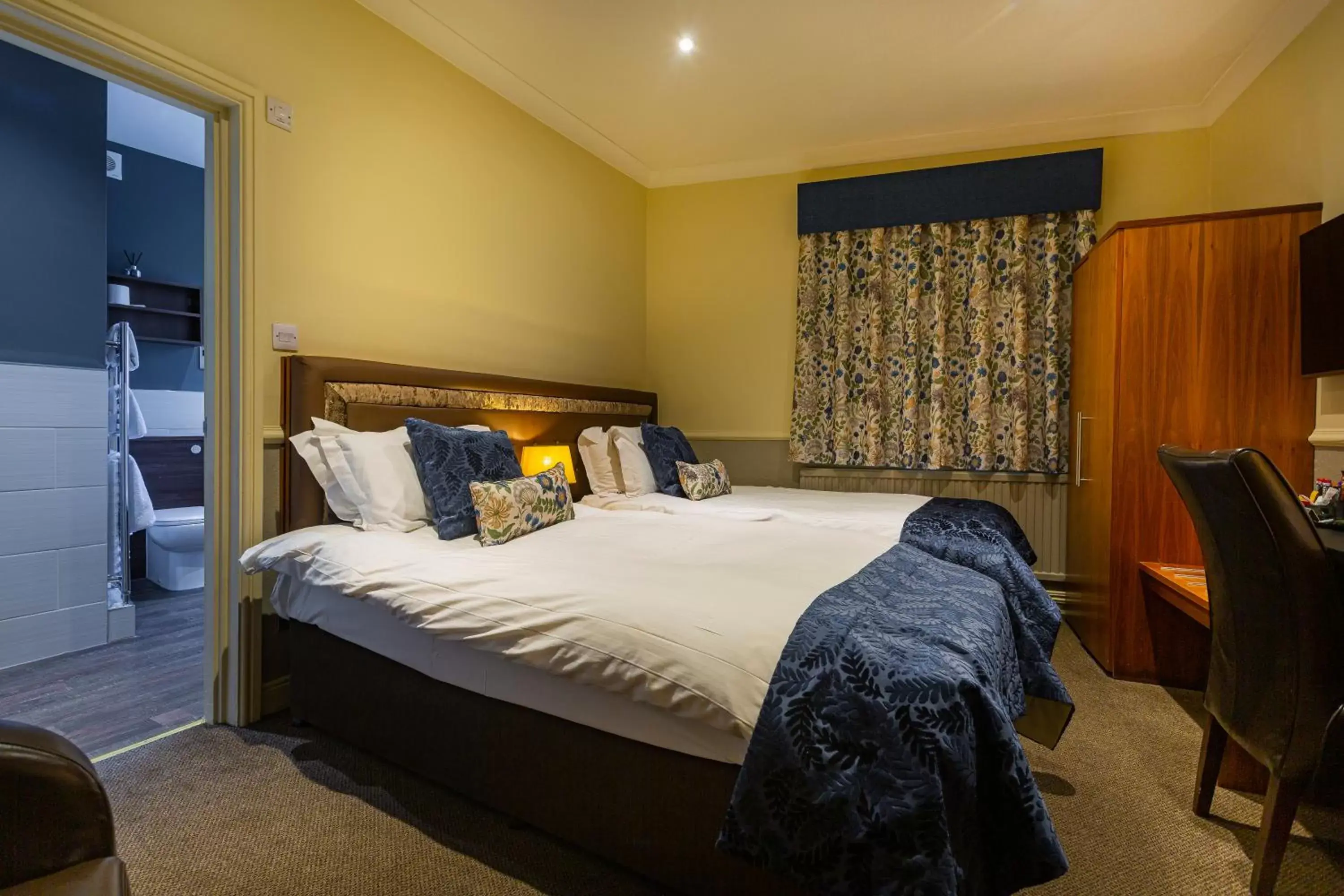 Bedroom, Bed in The White Hart Hotel, Boston, Lincolnshire - The Coaching Inn Group Bedroom, Bed in The White Hart Hotel, Boston, Lincolnshire - The Coaching Inn Group