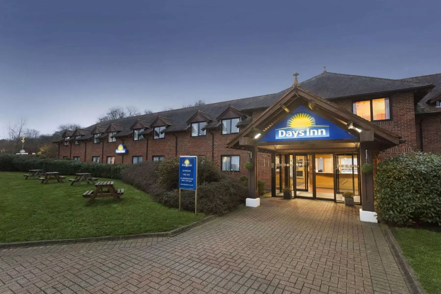 Property Building in Days Inn by Wyndham Sevenoaks Clacket Lane