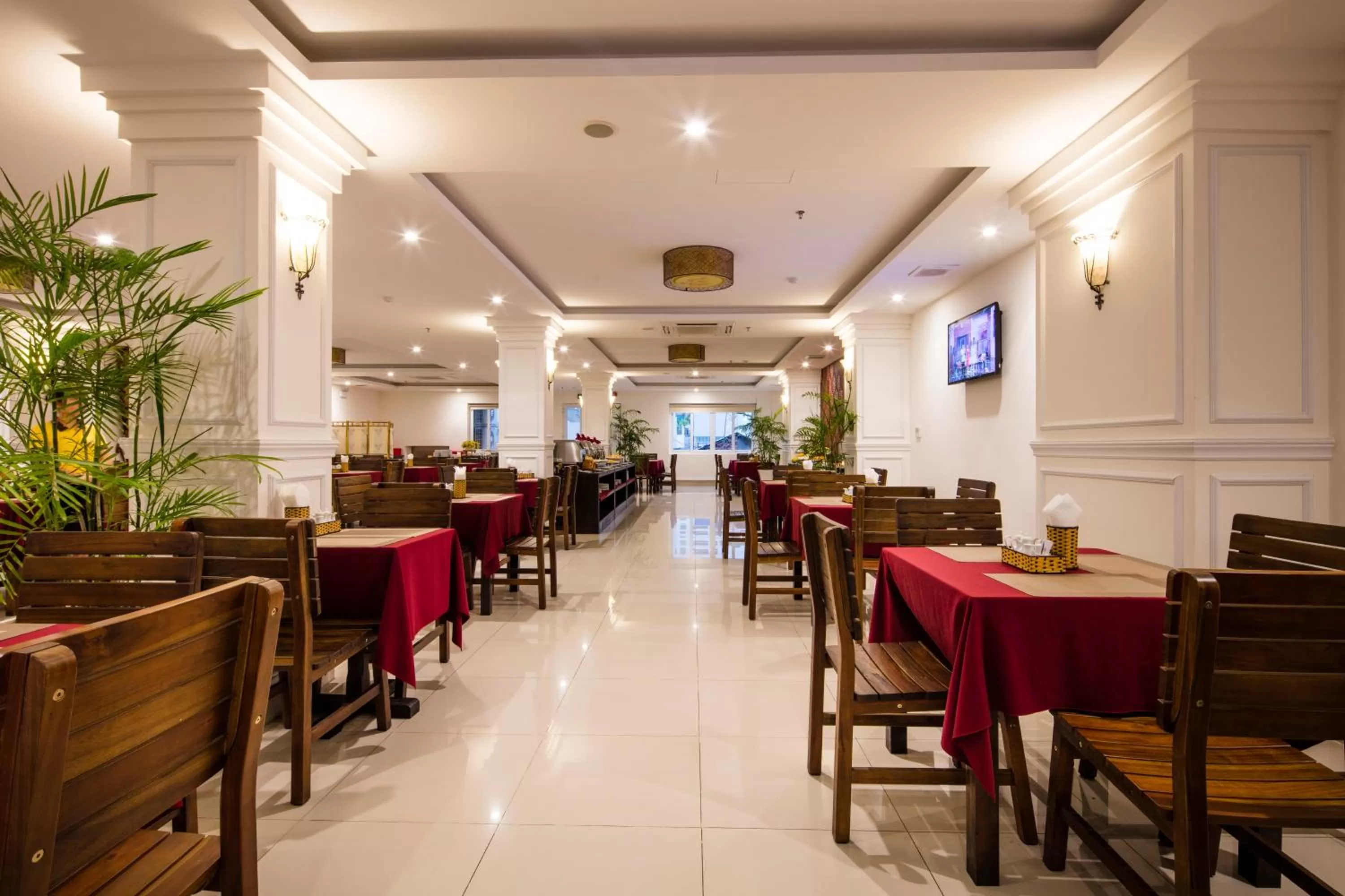 Restaurant/places to eat in Edele Nha Trang Hotel