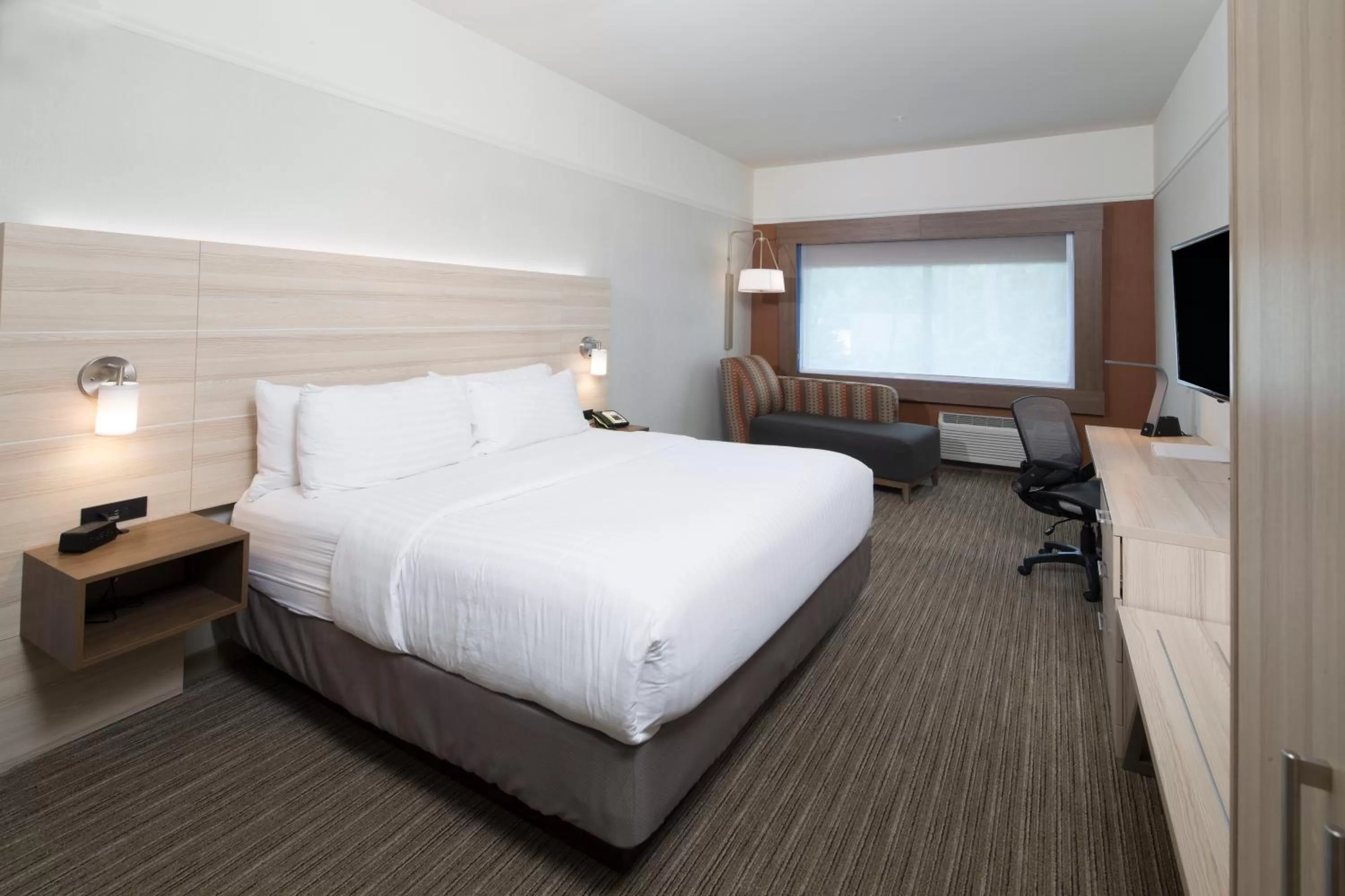 Photo of the whole room, Bed in Holiday Inn Express & Suites - Auburn by IHG