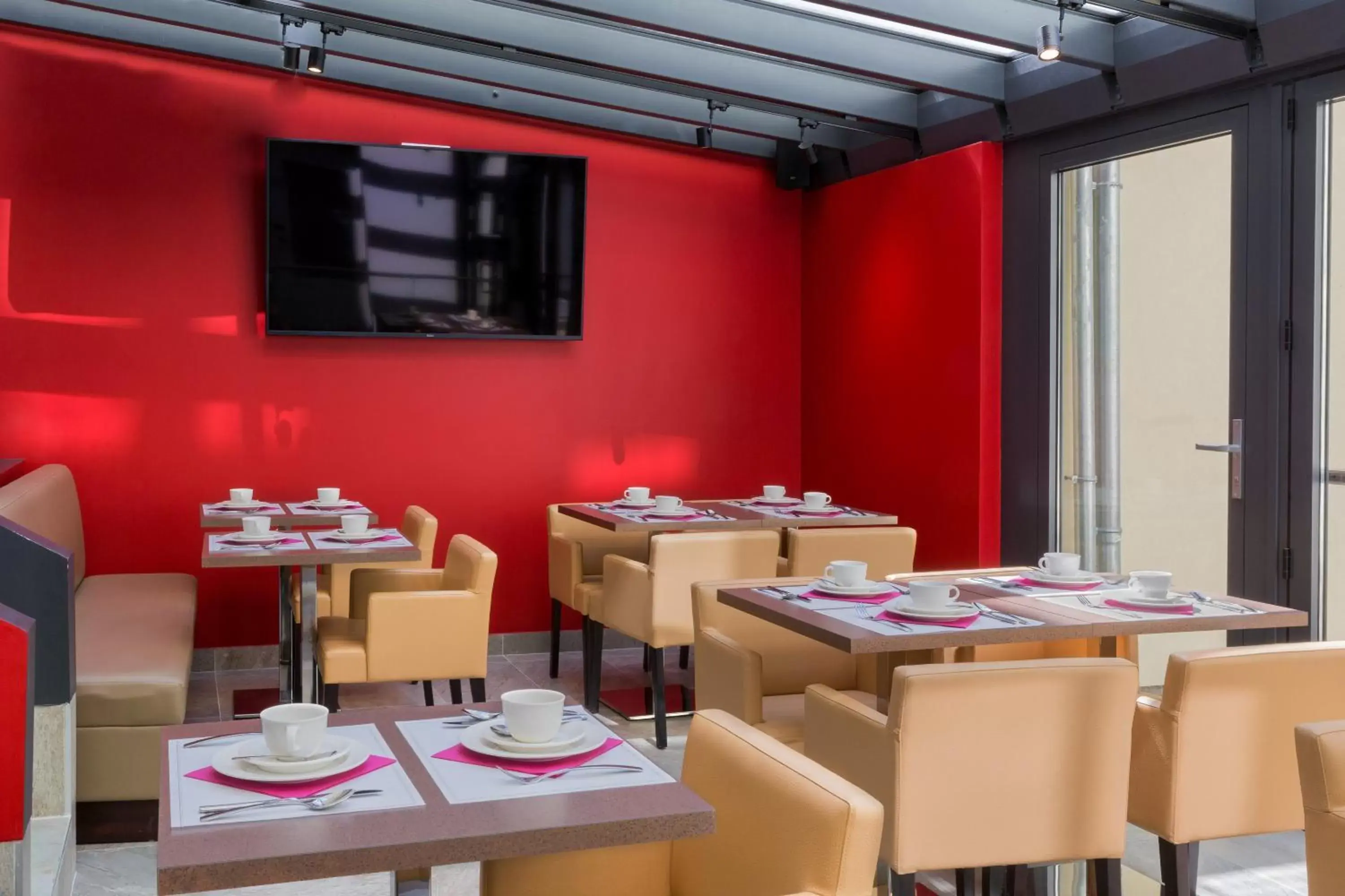 Restaurant/Places to Eat in Best Western Seine West Hotel