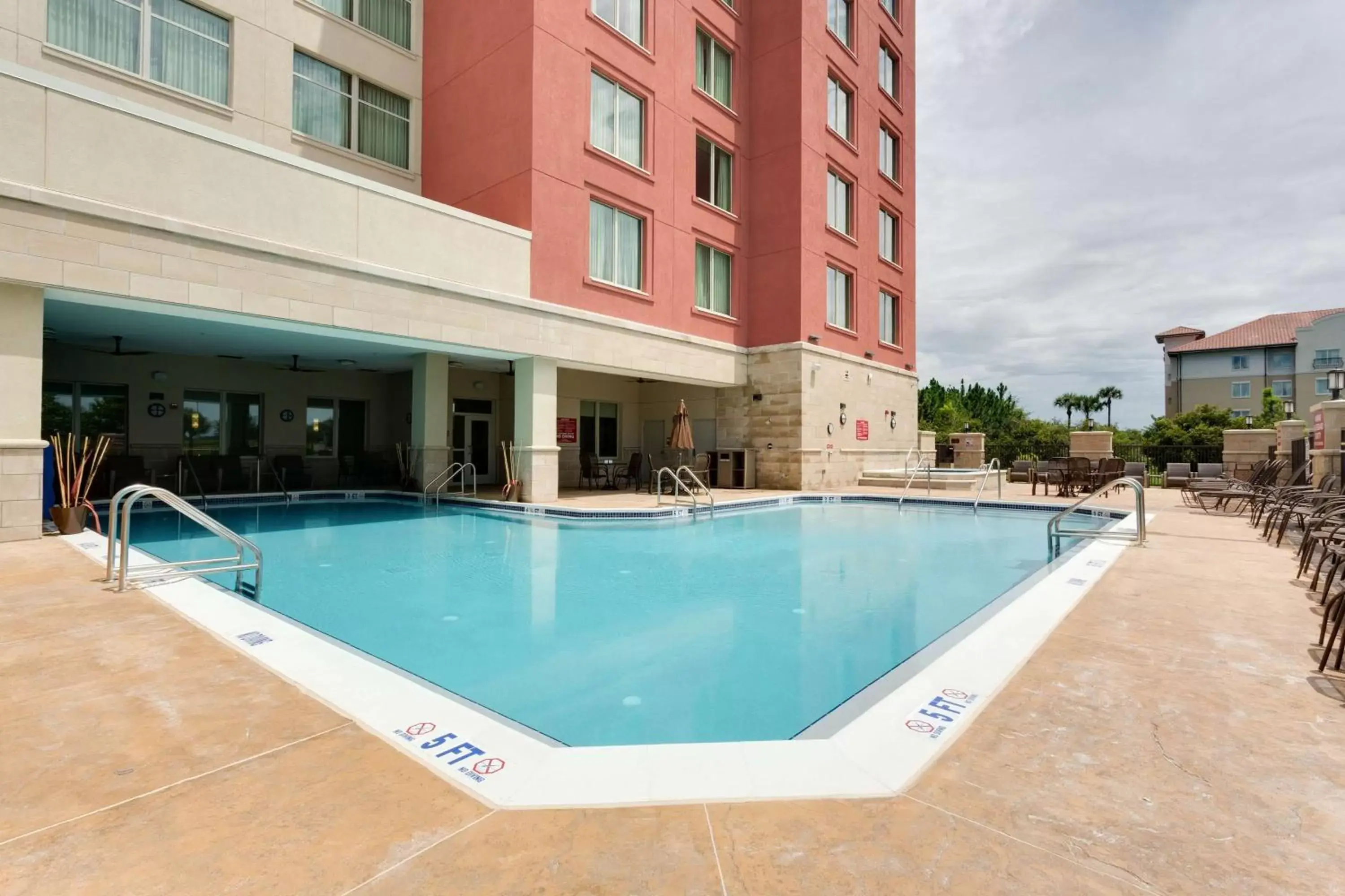 Activities, Swimming Pool in Drury Inn & Suites Fort Myers Airport FGCU