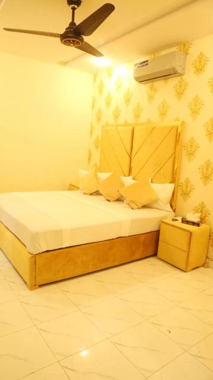 Bed in HOTEL DE SMART Multan