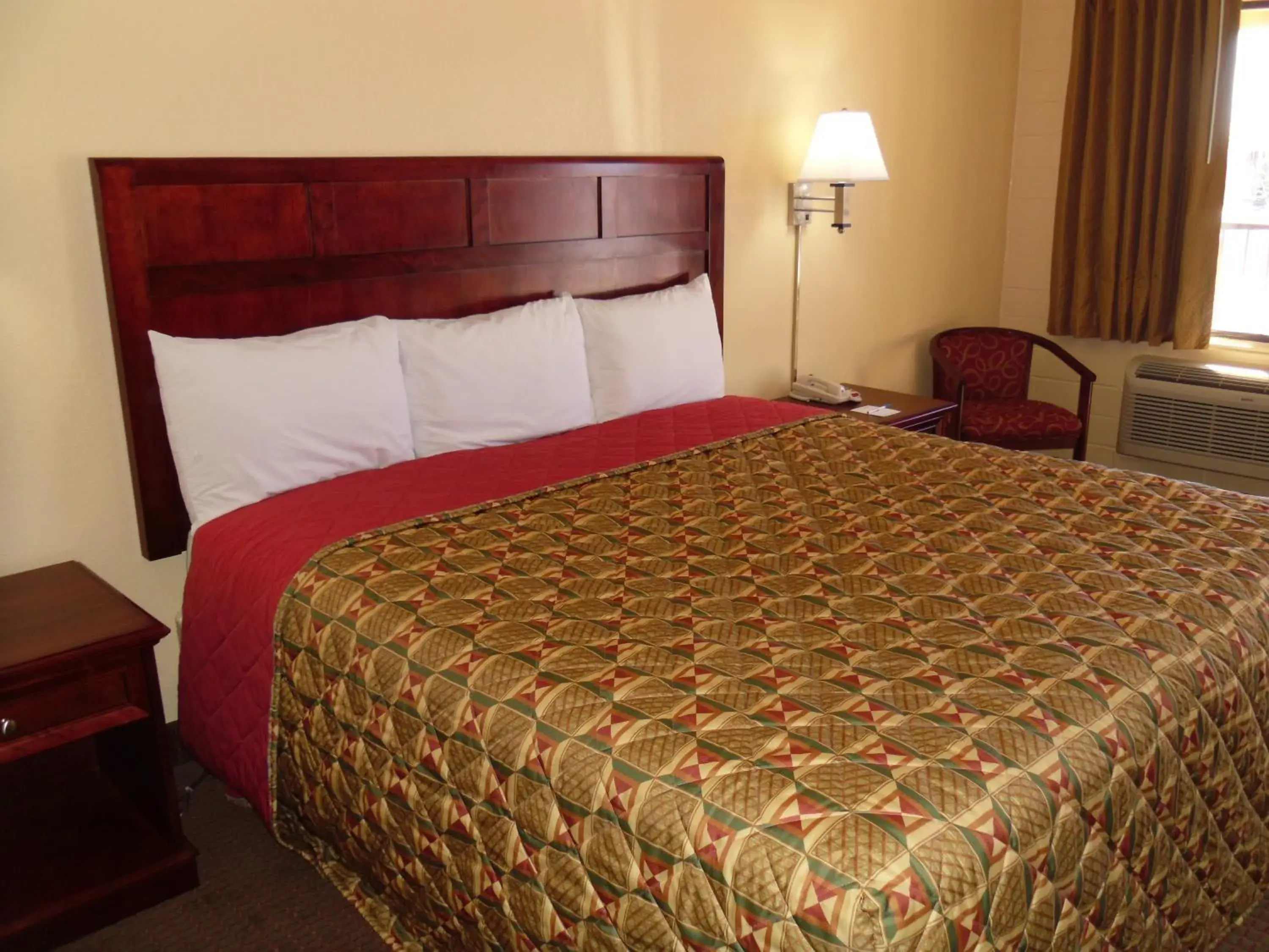 Bed in Budget Inn Flagstaff Bed in Budget Inn Flagstaff