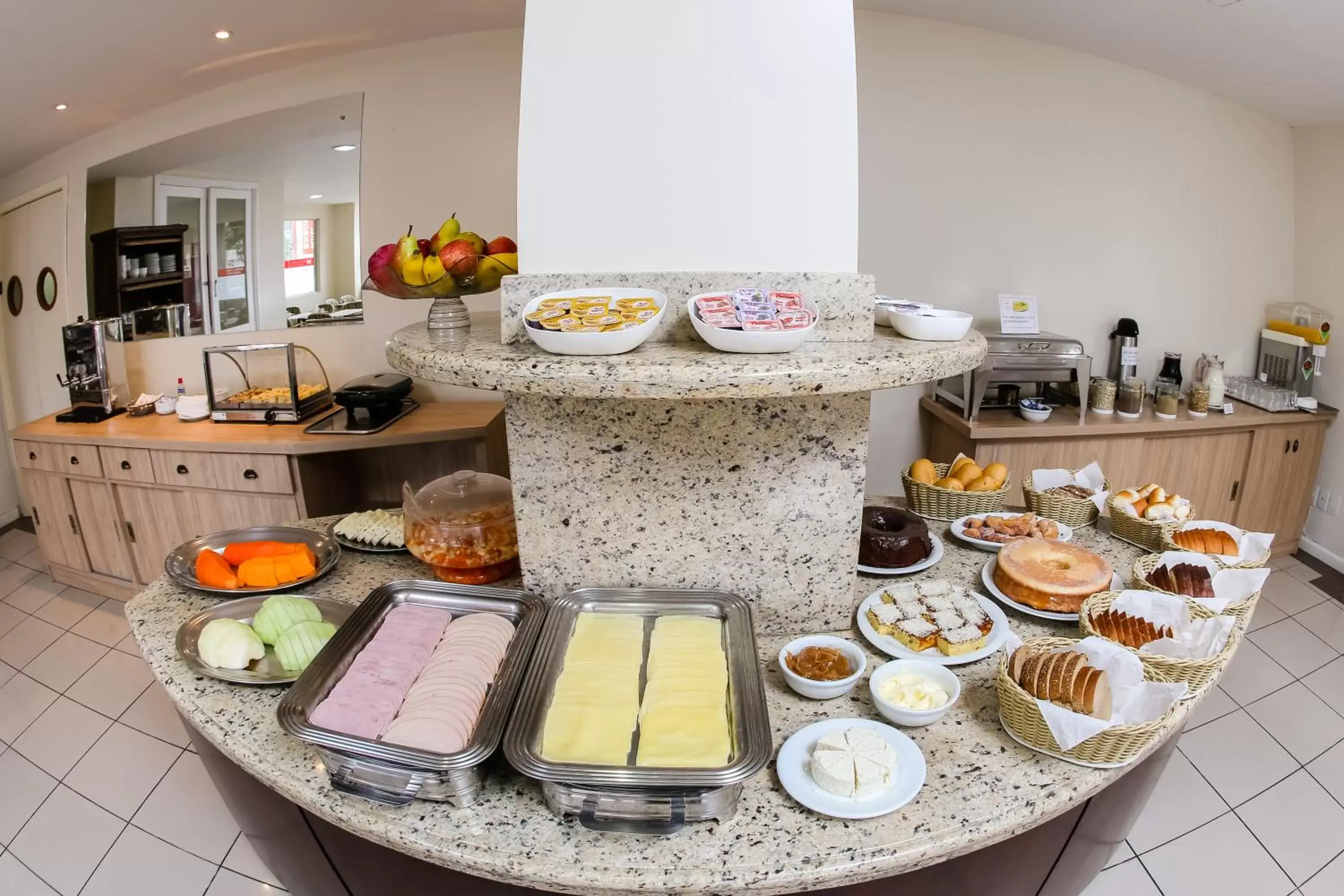 Restaurant/places to eat, Breakfast in Hotel Suárez Executive Novo Hamburgo