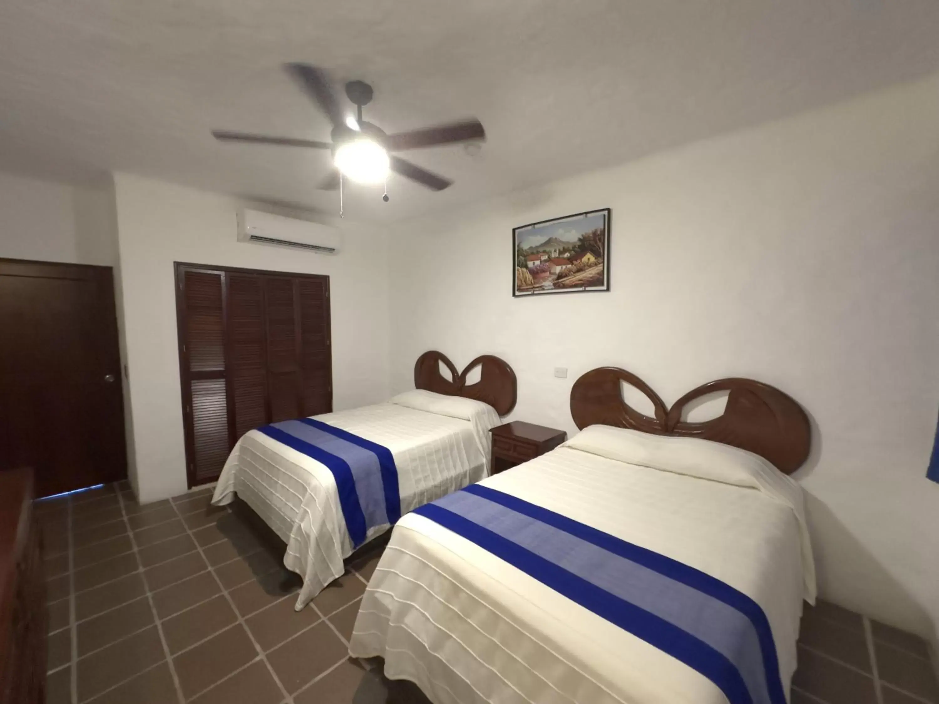 Double Room with Two Double Beds in Hotel Quijote Inn Double Room with Two Double Beds in Hotel Quijote Inn