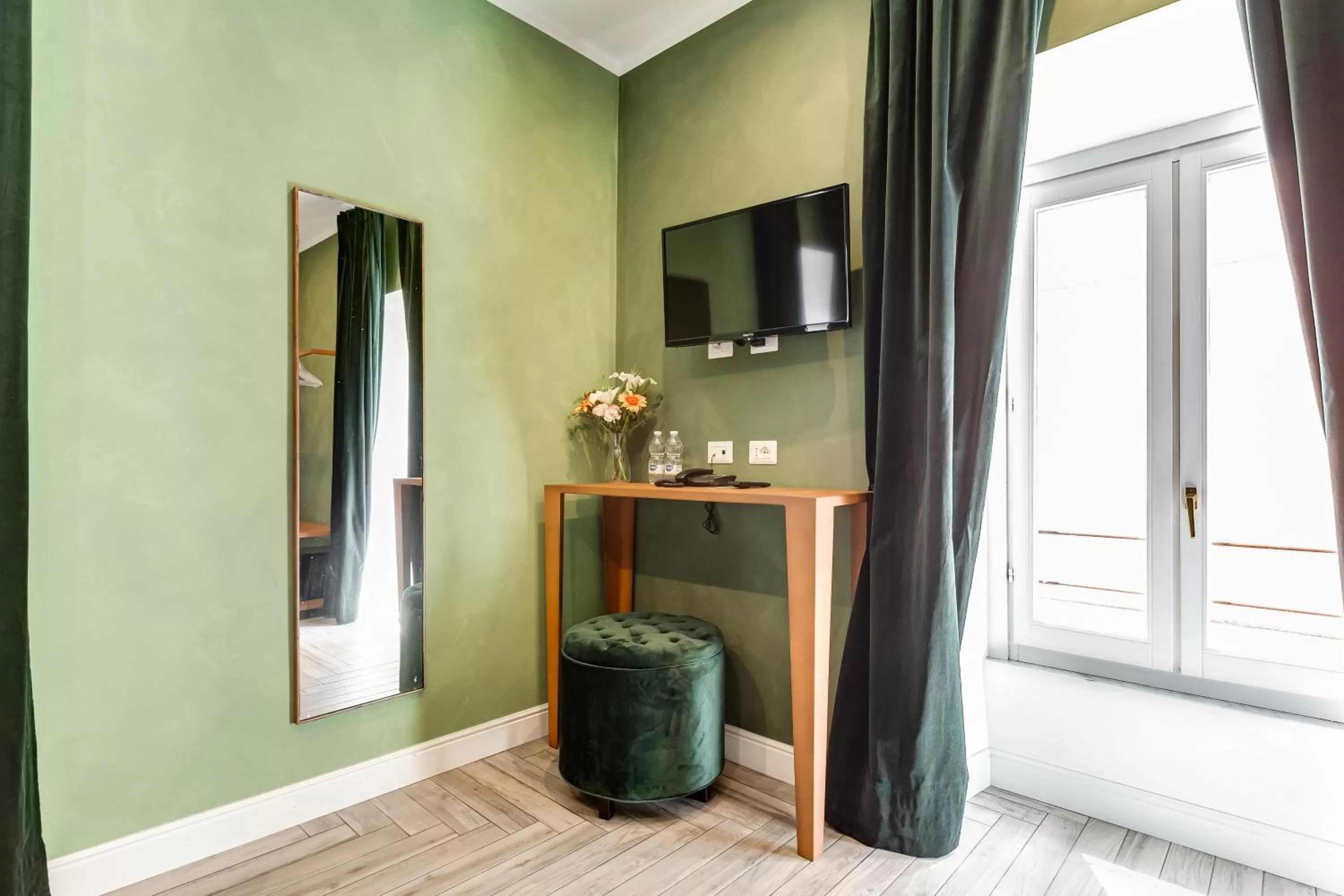 TV and multimedia, TV/Entertainment Center in Ripetta Luxurious Suites