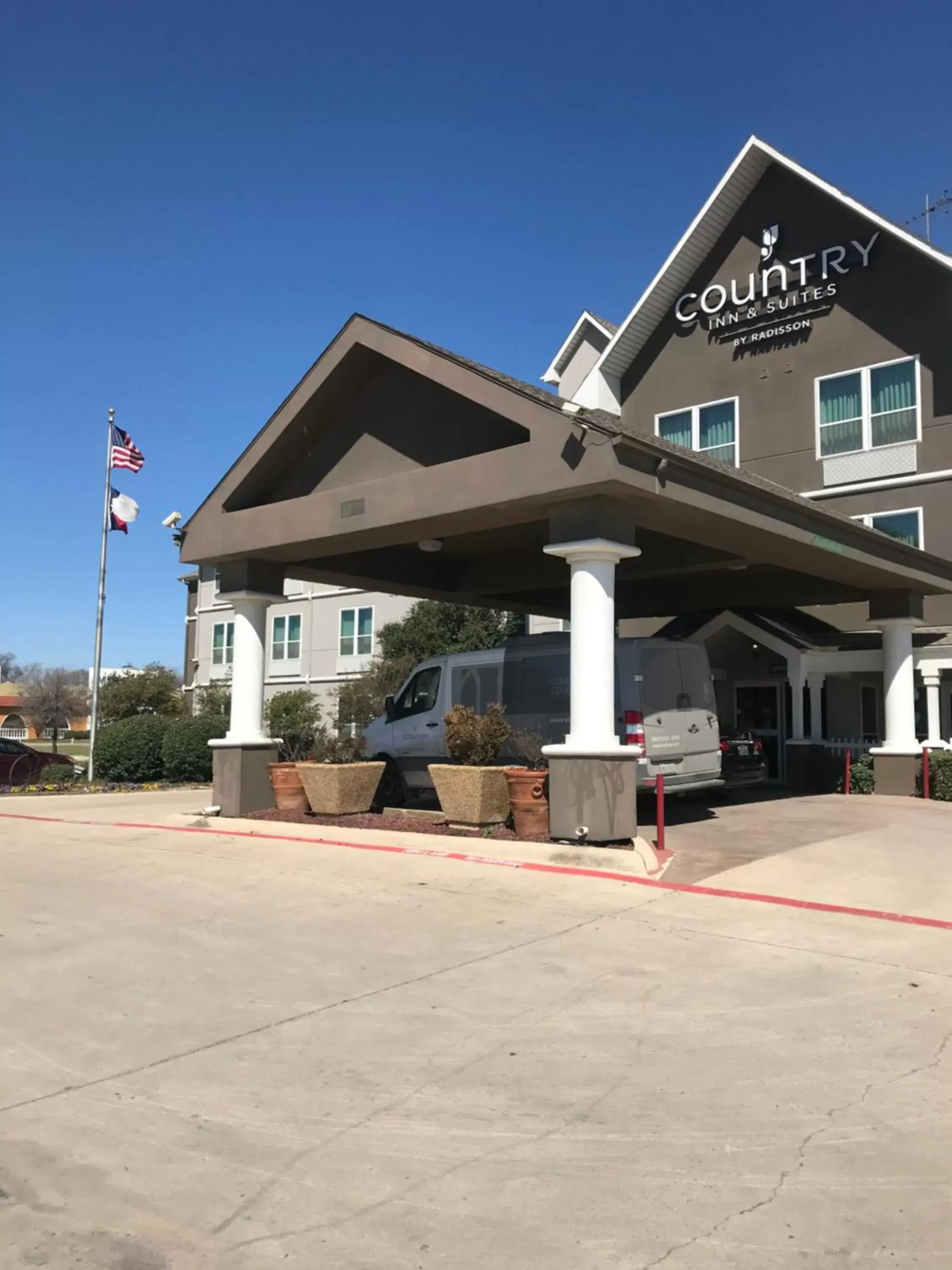 Property Building in Country Inn & Suites by Radisson, Fort Worth, TX