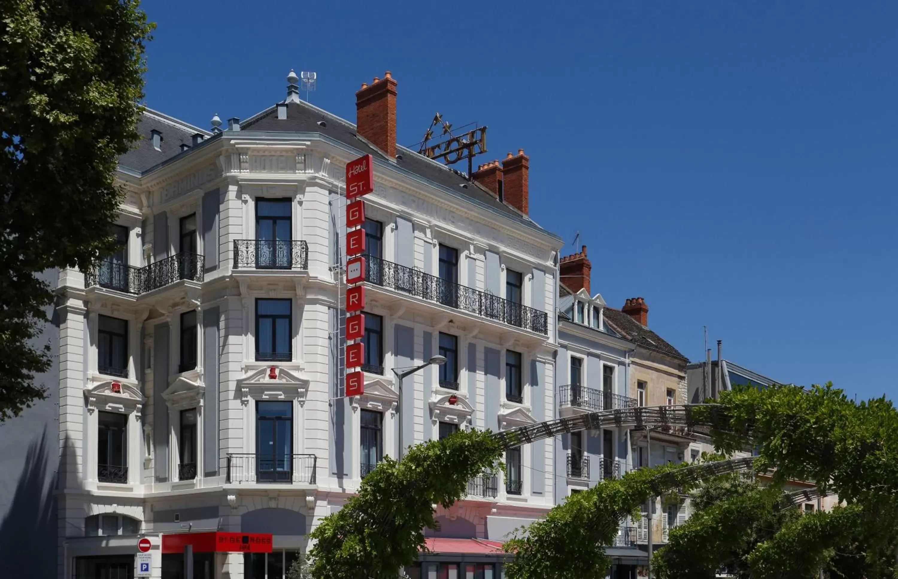 Facade/entrance in Saint Georges Hotel & Spa