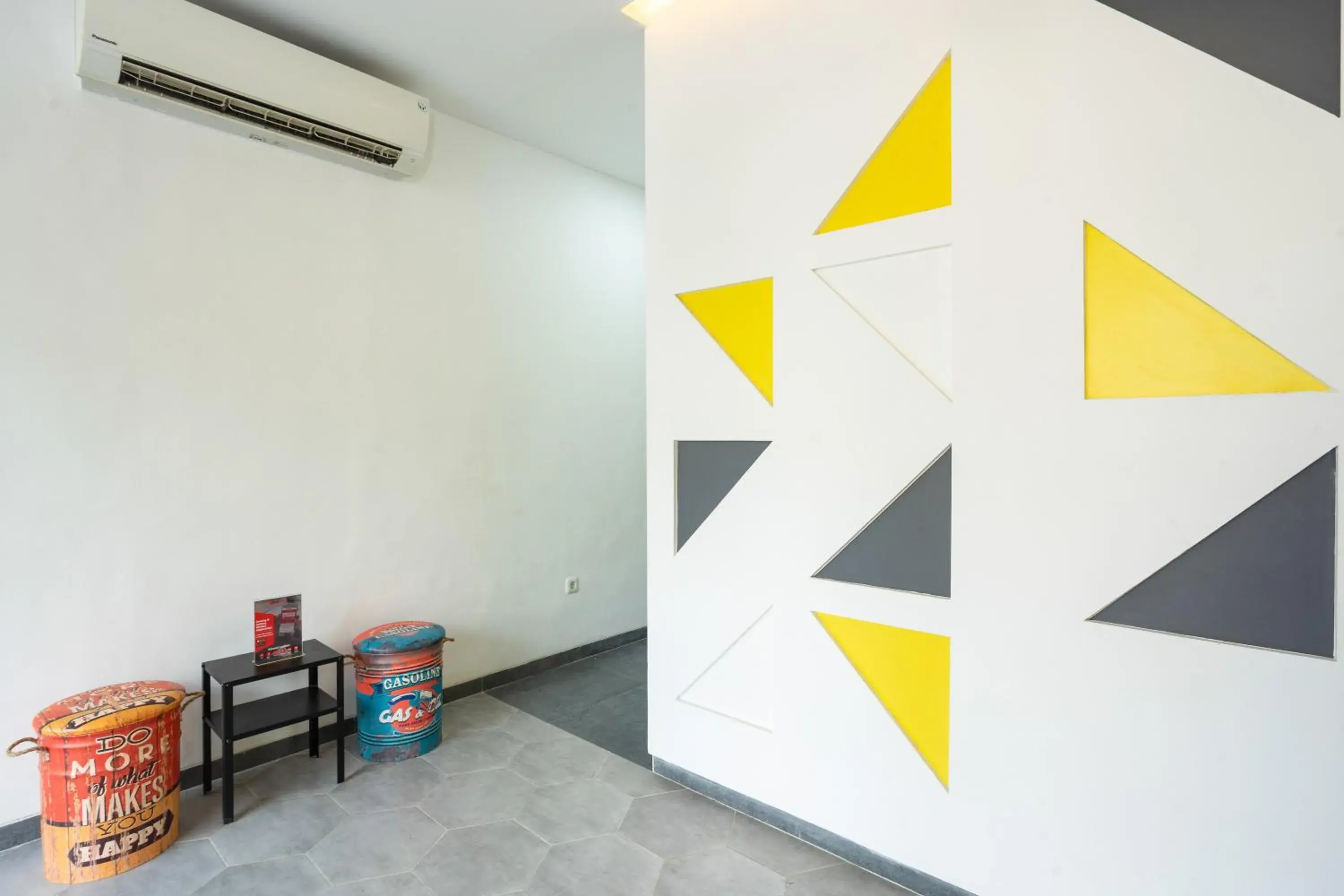 Property building in RedDoorz Plus @ Danau Sunter Utara Property building in RedDoorz Plus @ Danau Sunter Utara