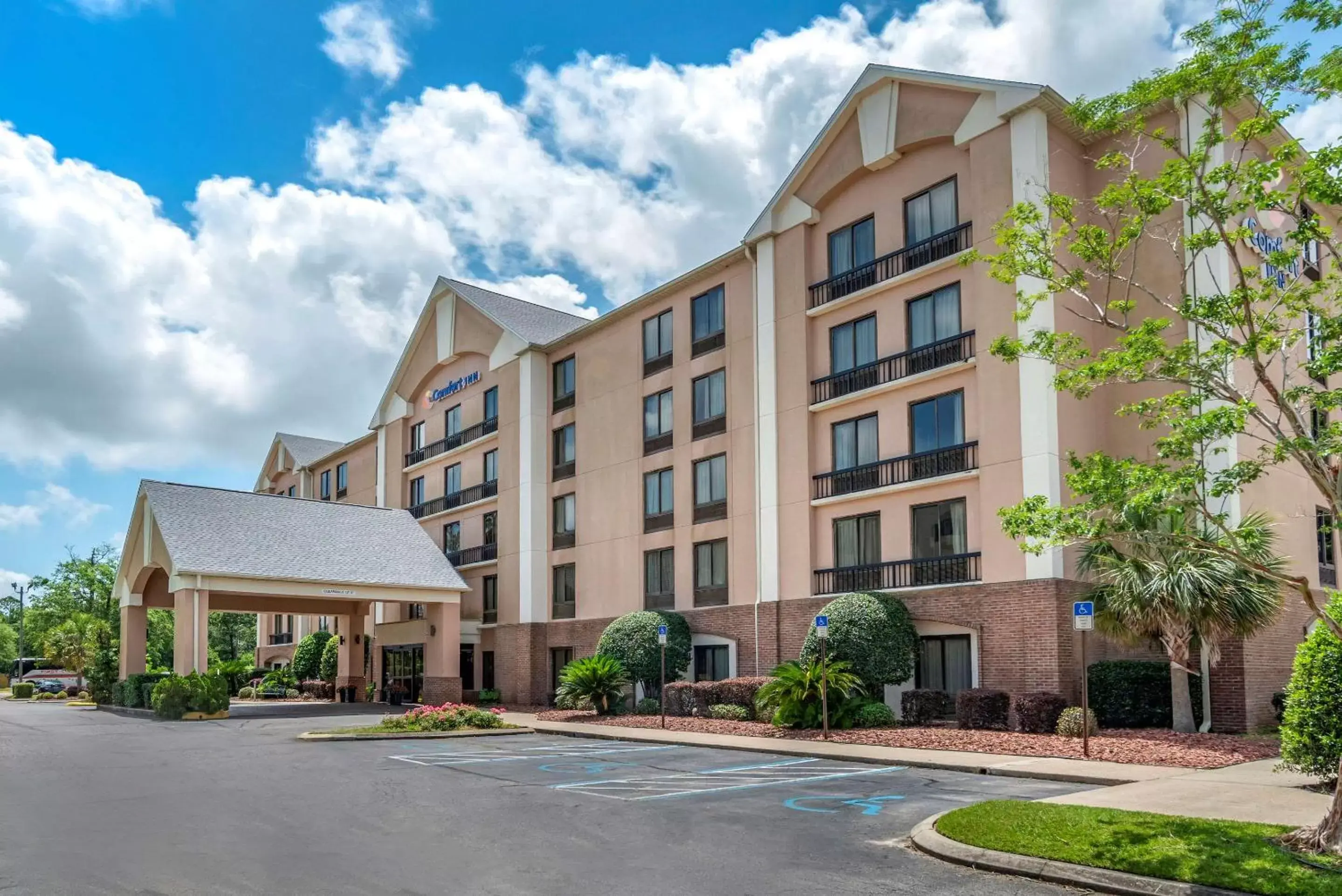 Property Building in Comfort Inn Pensacola - University Area