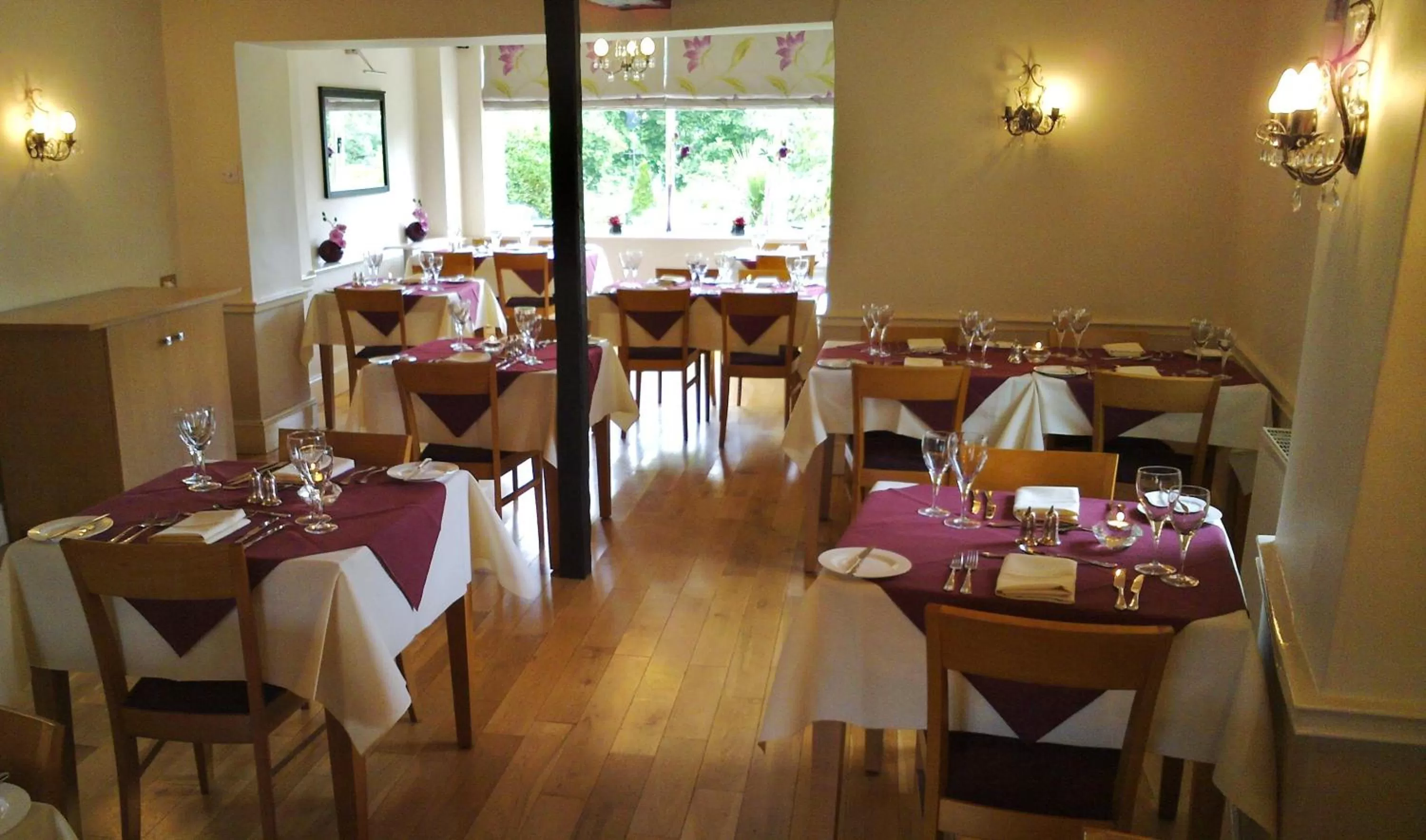 Restaurant/places to eat in The Mariners Hotel