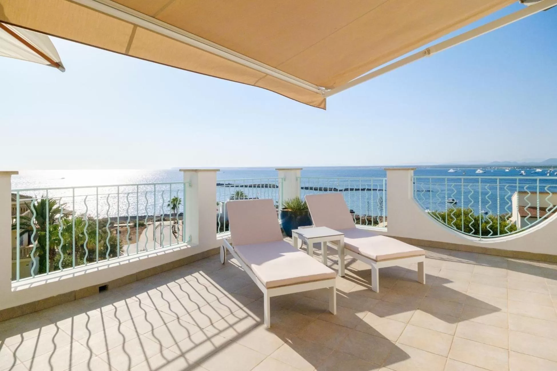Suite with Sea View in Hotel Villa Chiquita - Adults Only - Over 12
