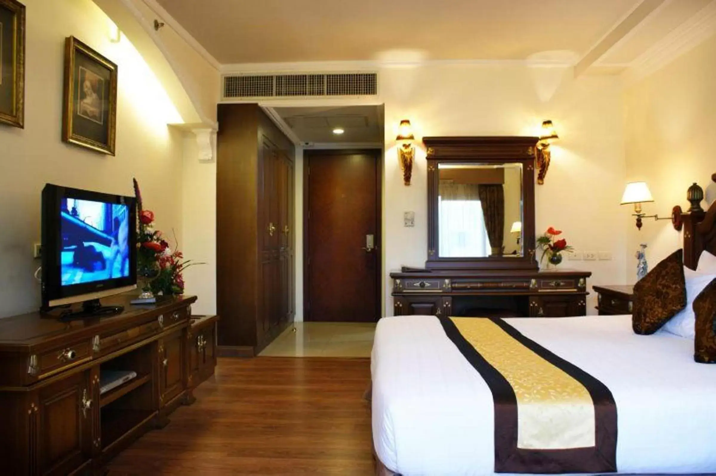 Bed, TV/Entertainment Center in LK Metropole