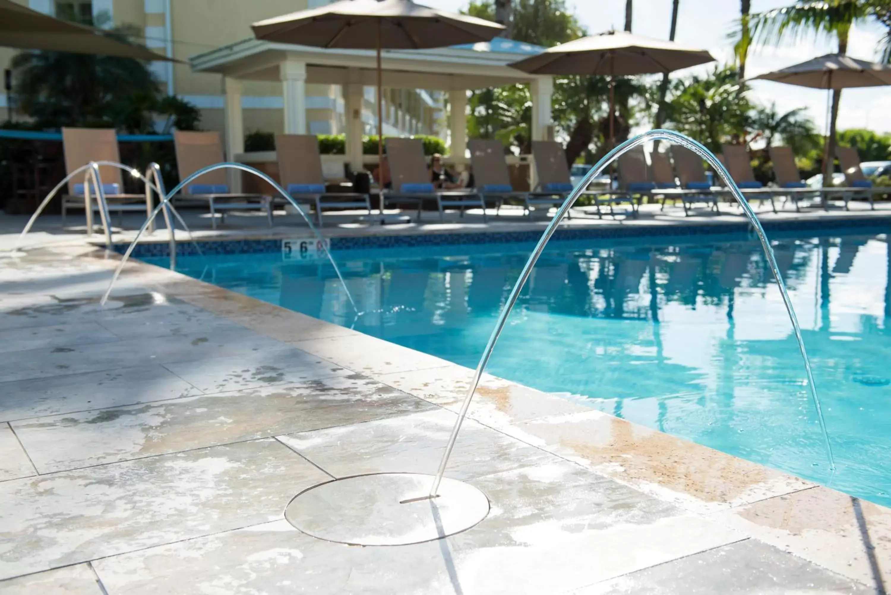 Swimming Pool in Sunshine Suites Resort