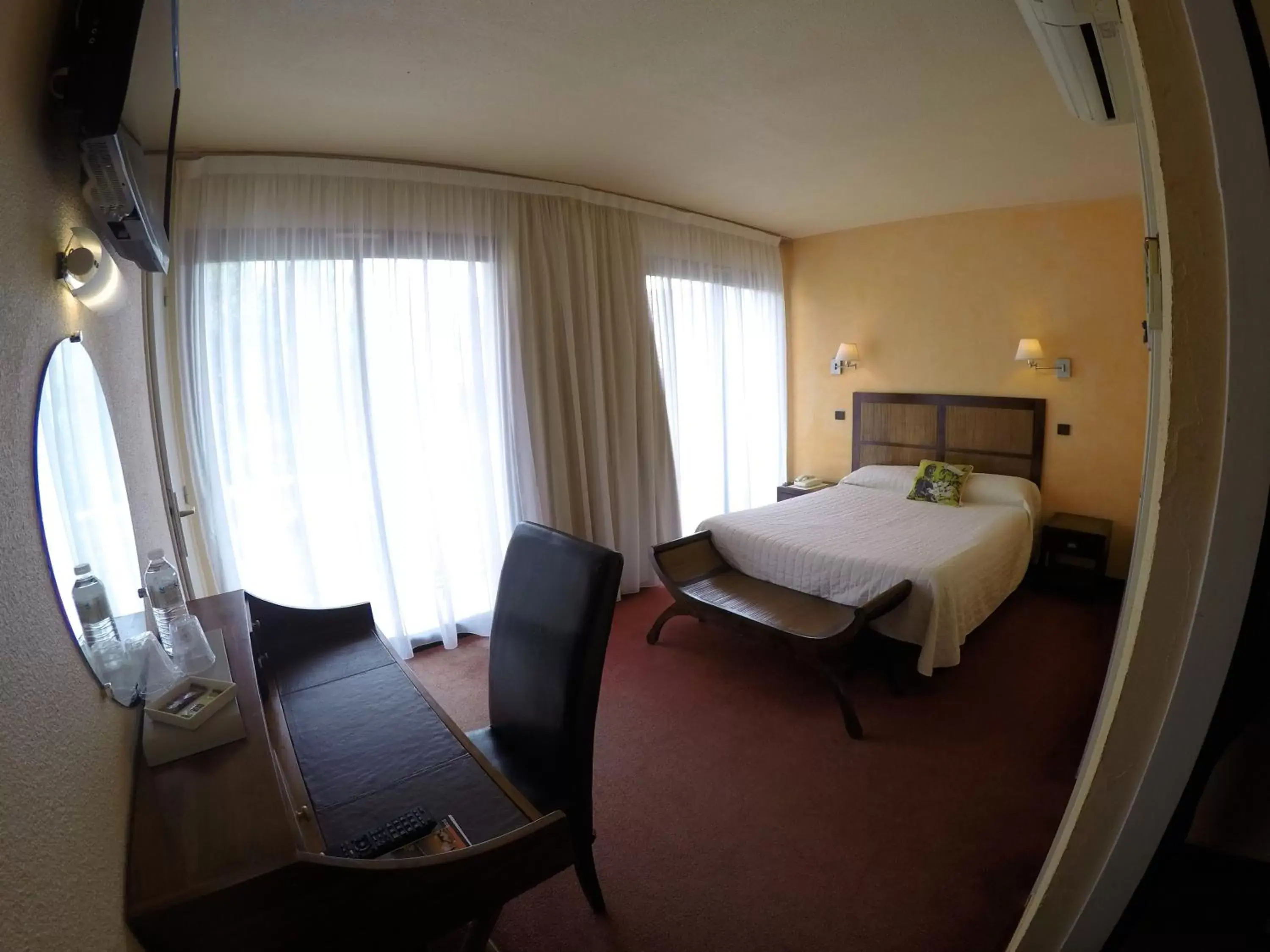 Bedroom in Noemys Gradignan - ex Cit'Hotel Le Chalet Lyrique