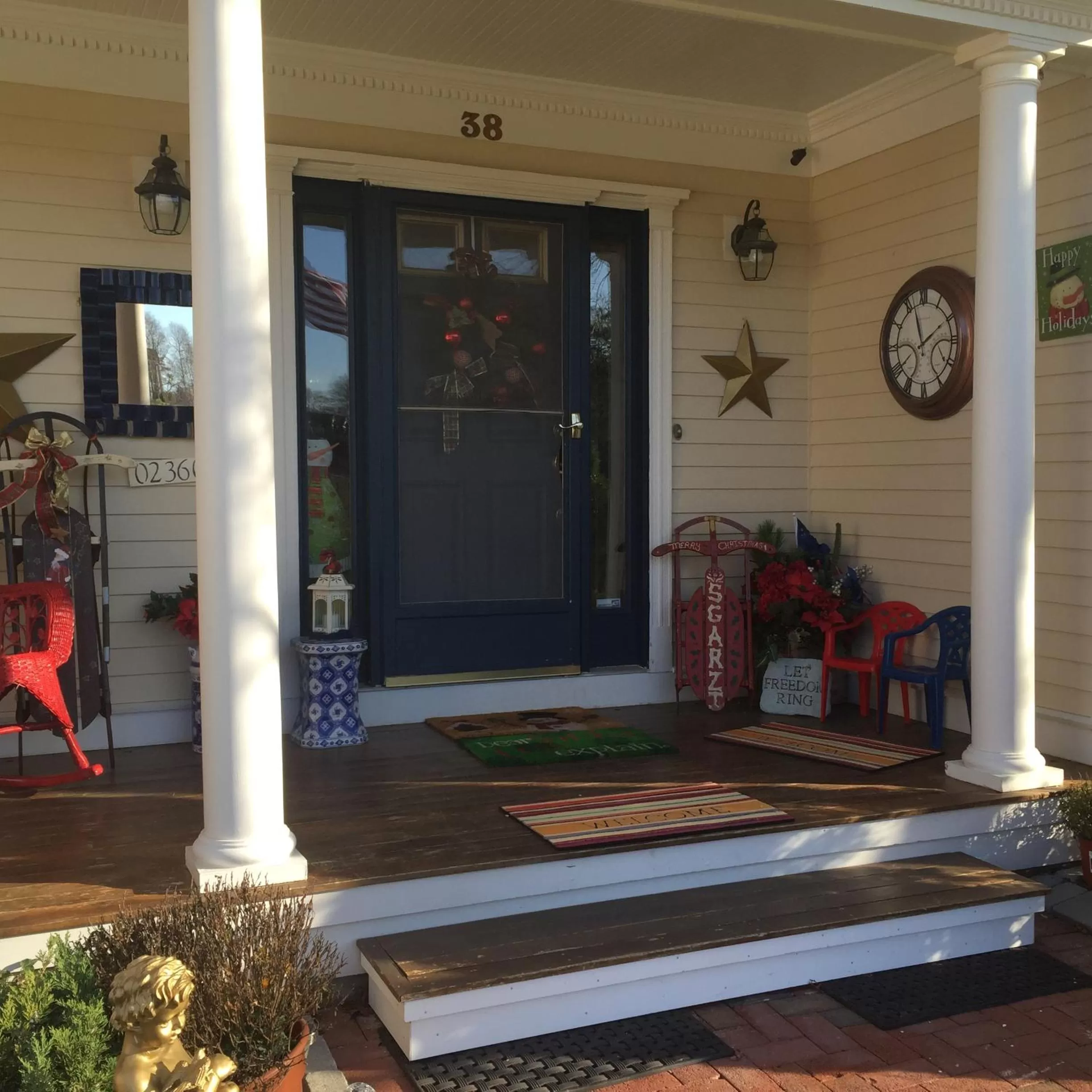 Facade/entrance in Inn 38 Oak Bluff Circle