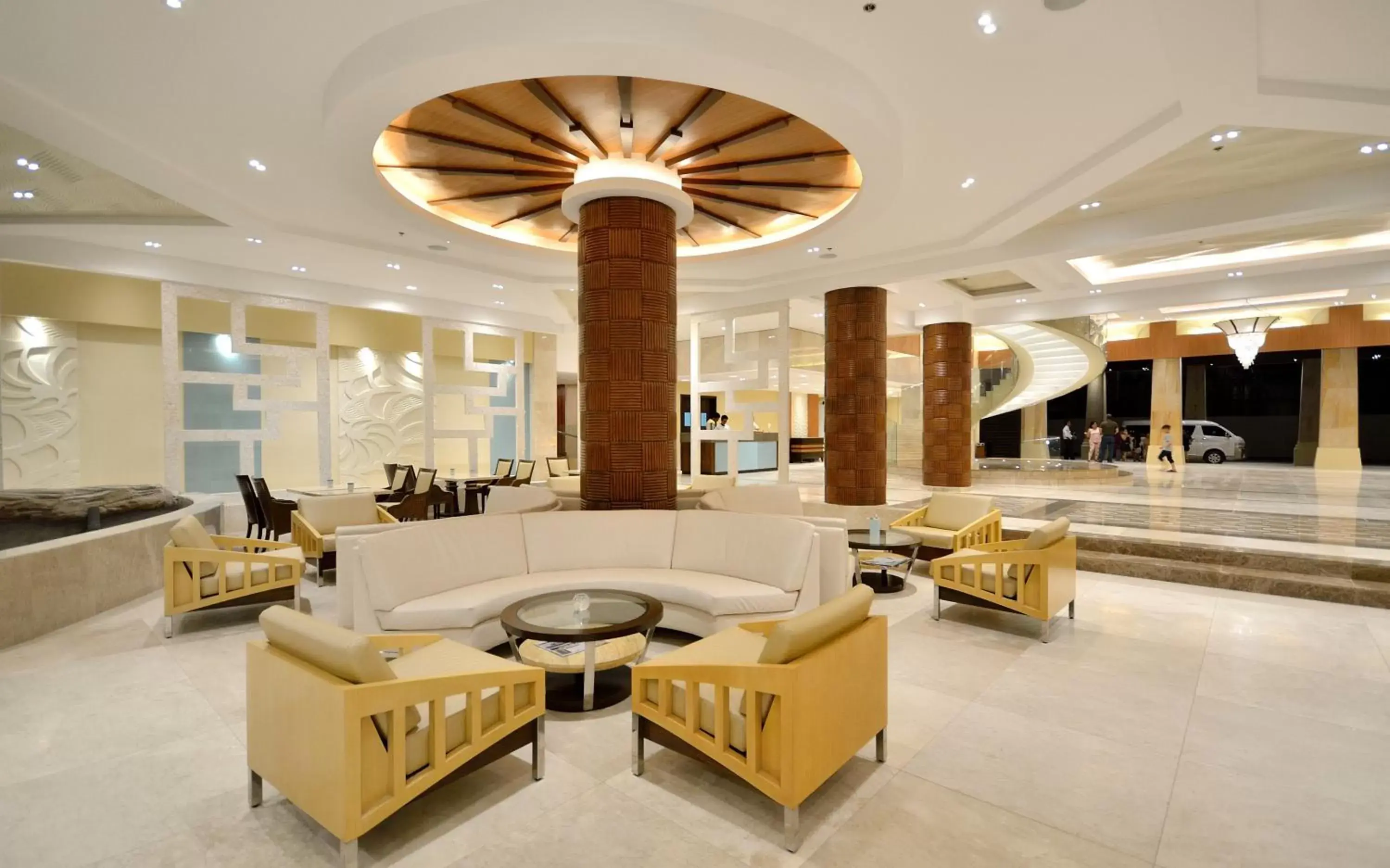 Lobby or reception, Lounge/Bar in Henann Resort Alona Beach