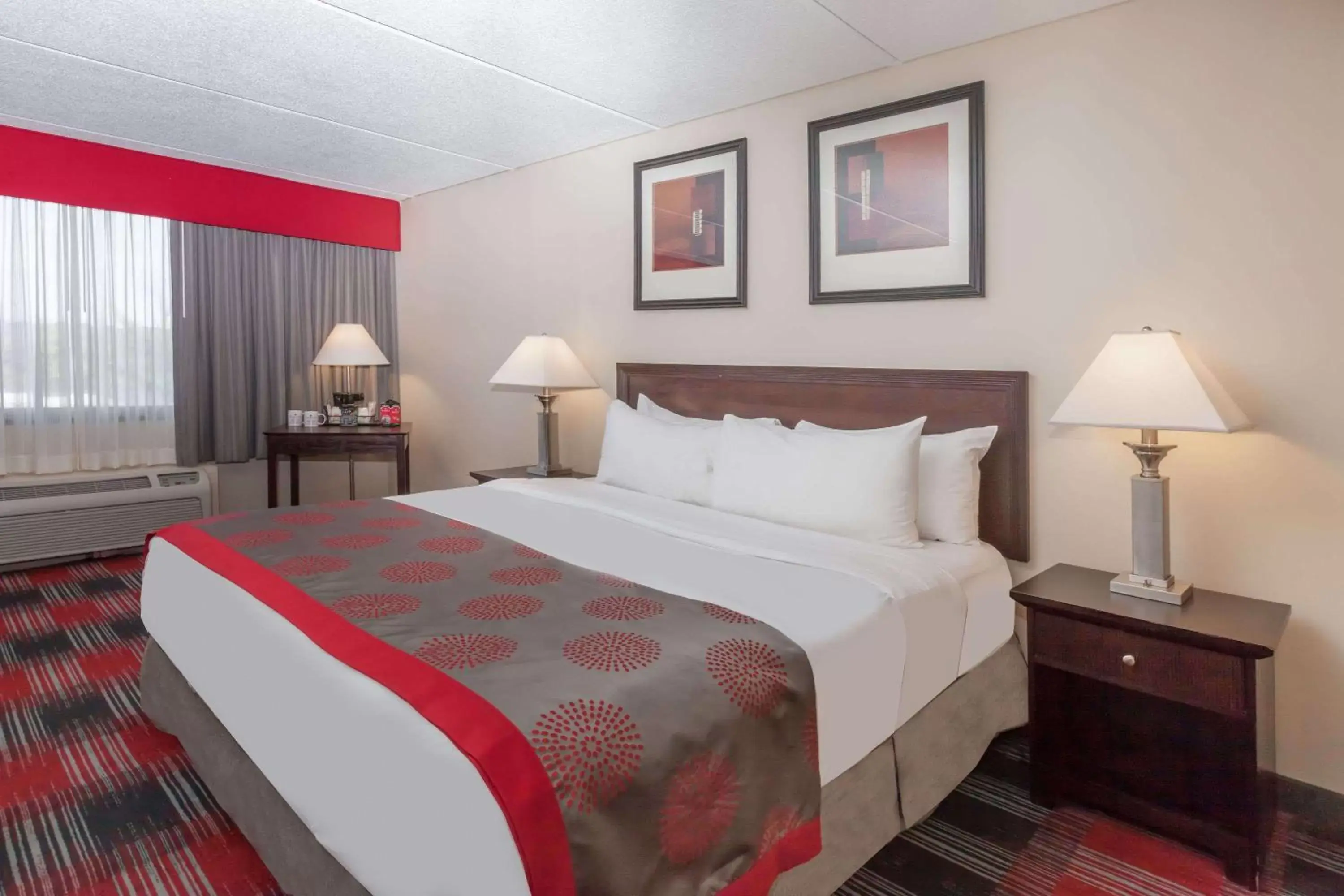 Photo of the whole room, Bed in Ramada Plaza by Wyndham Albany