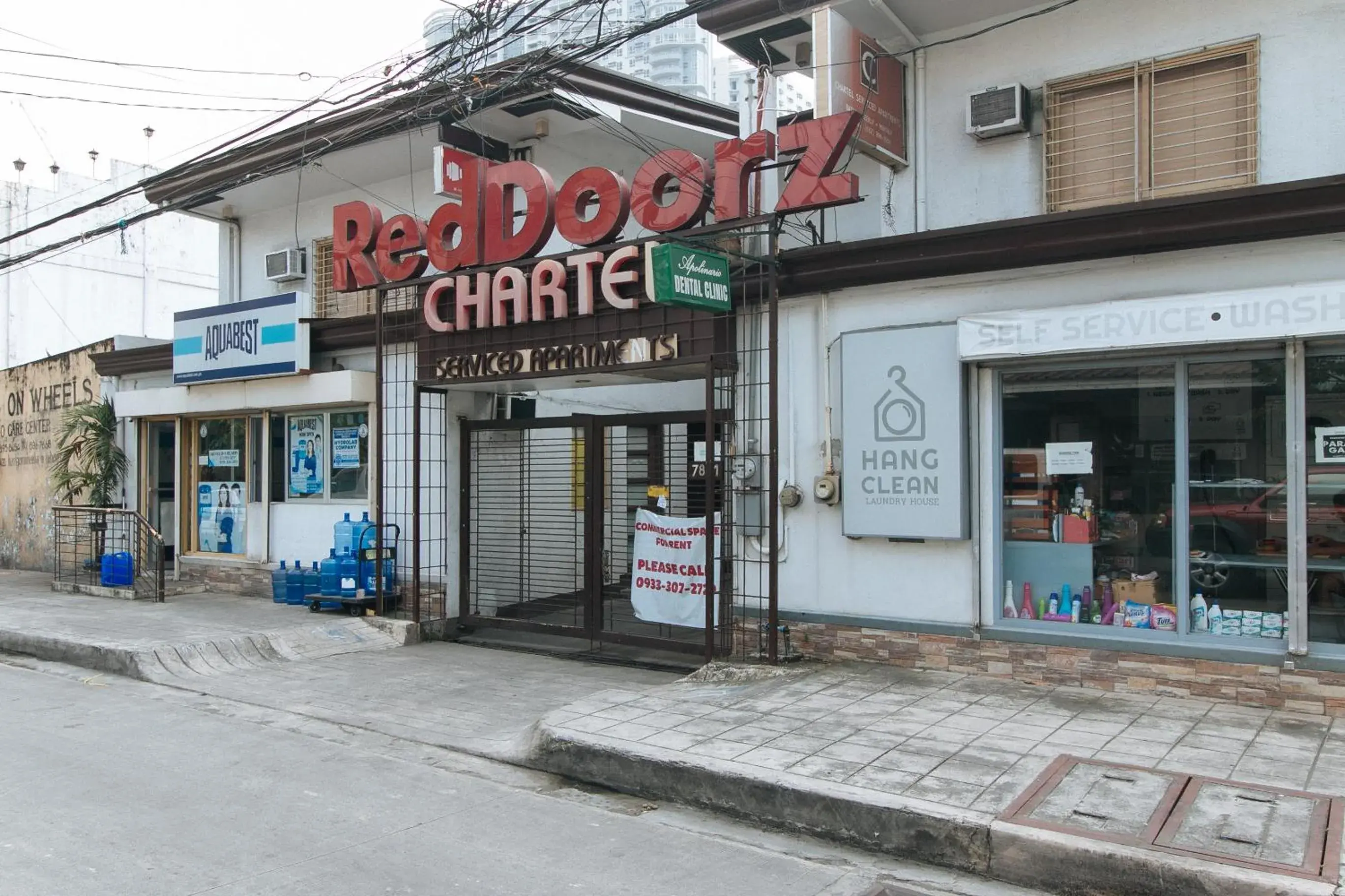 Property building in RedDoorz San Antonio Makati - Vaccinated Staff